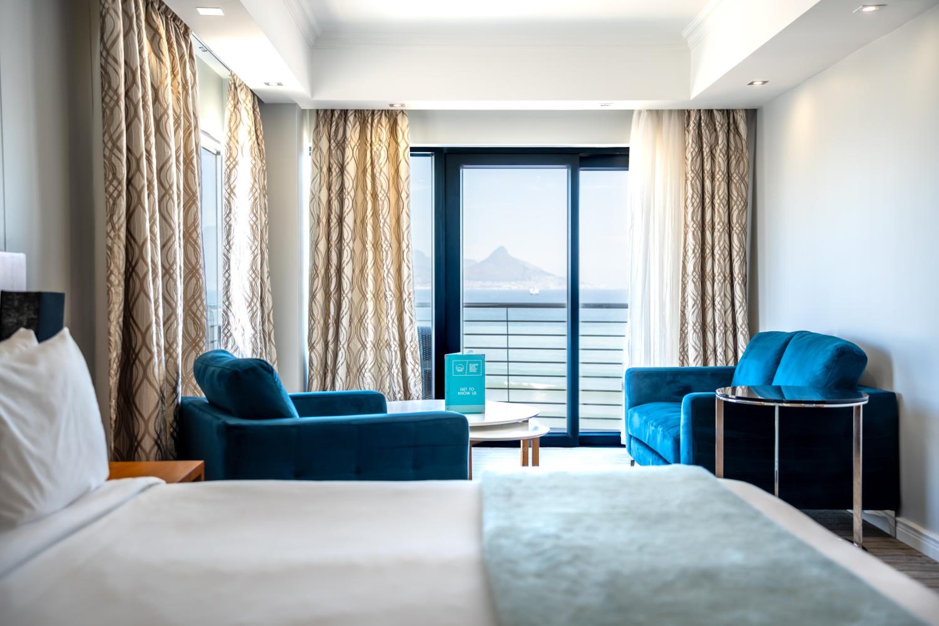 Junior Suite with Balcony - Photo 9