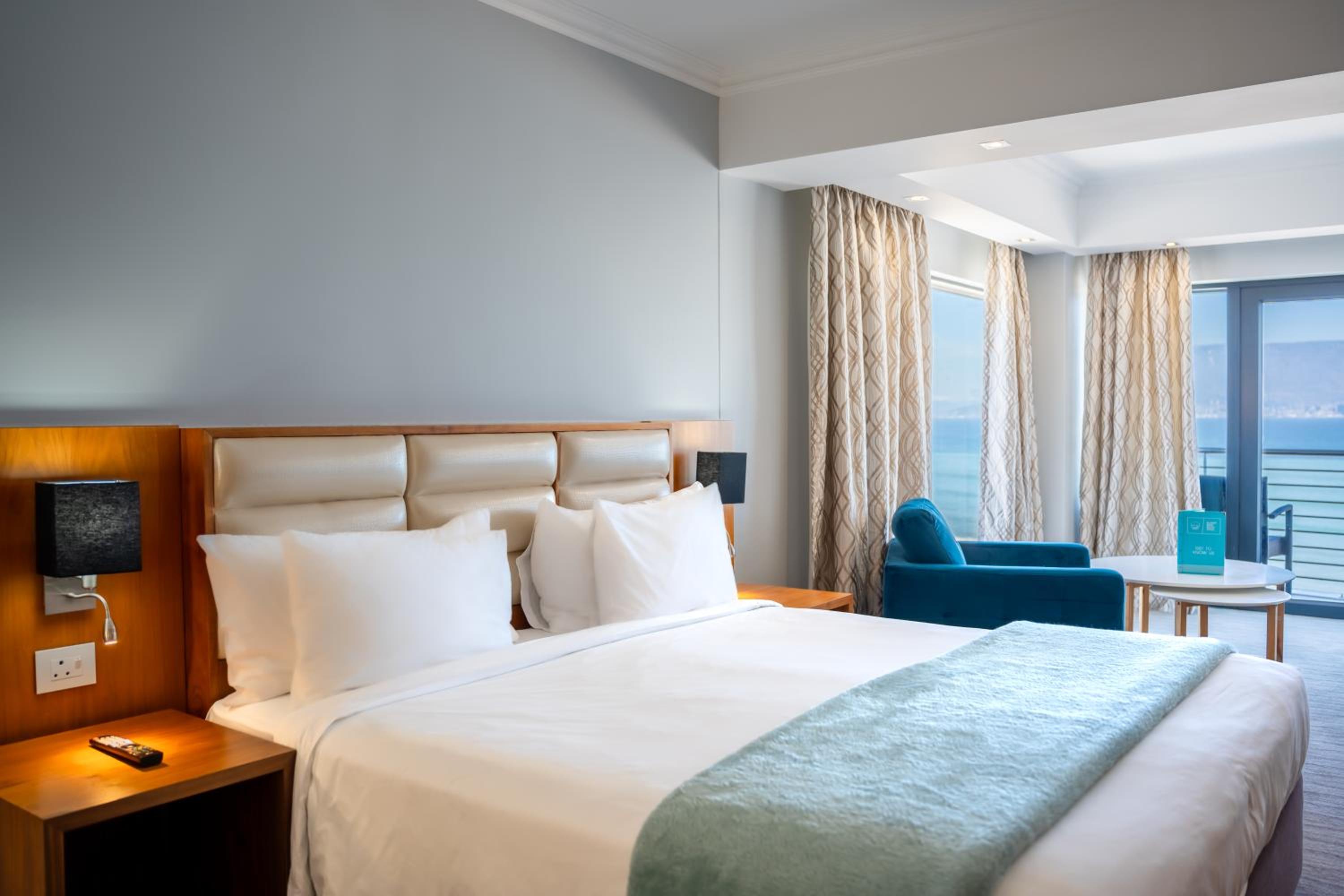 Junior Suite with Balcony - Photo 8