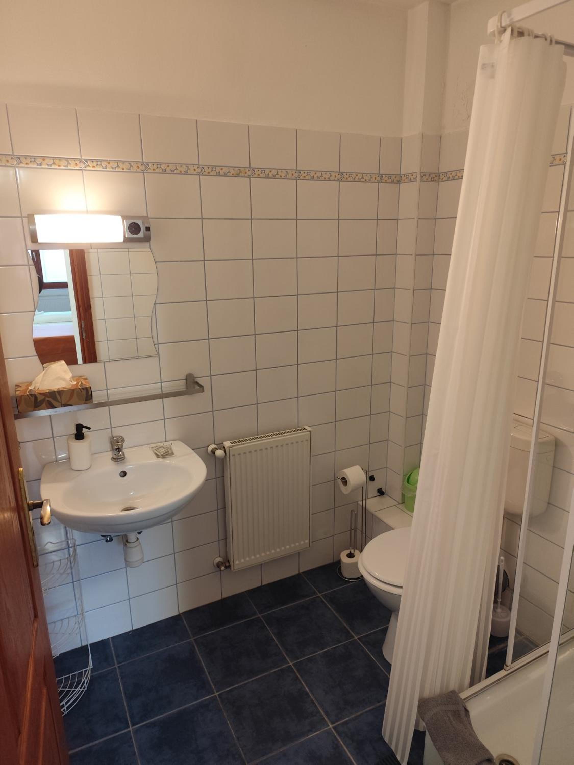 Triple Room with City View - Photo 5