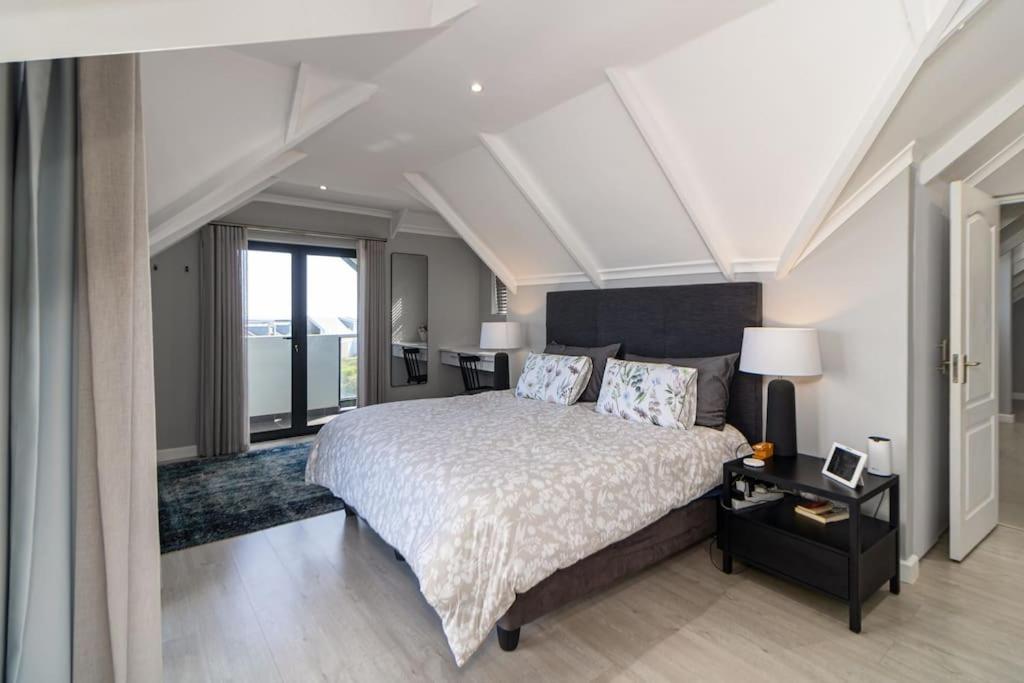 Four-Bedroom House photo 1