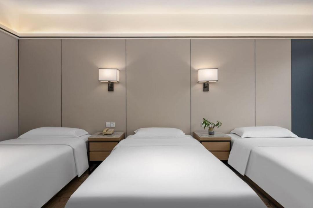 Deluxe Triple Room photo 2