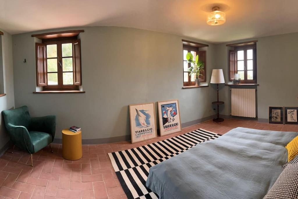 Five-Bedroom House photo 1