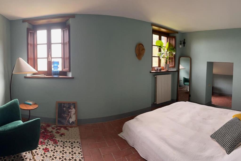 Five-Bedroom House photo 3