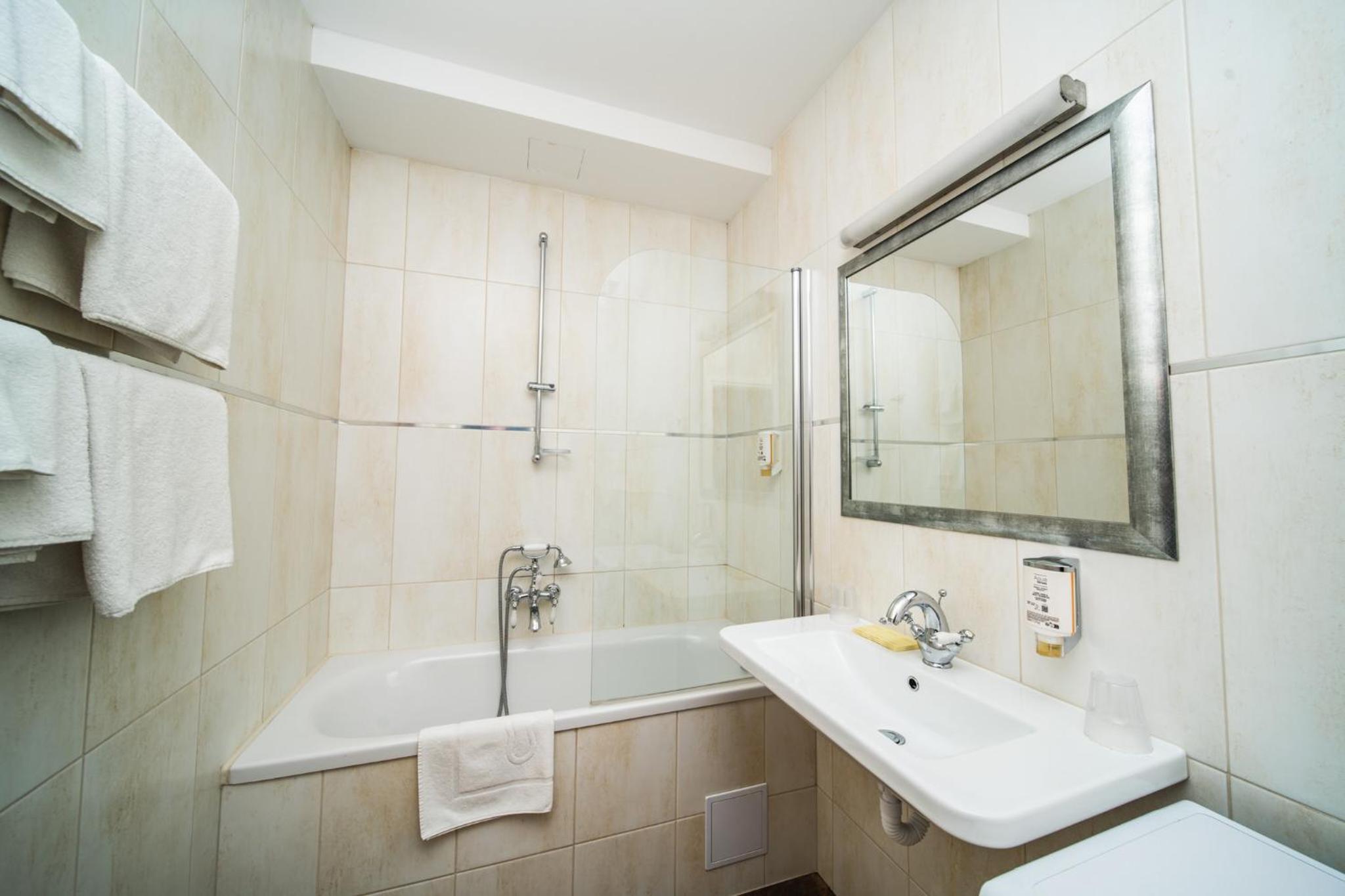 Two-Bedroom Apartment with Terrace photo 2