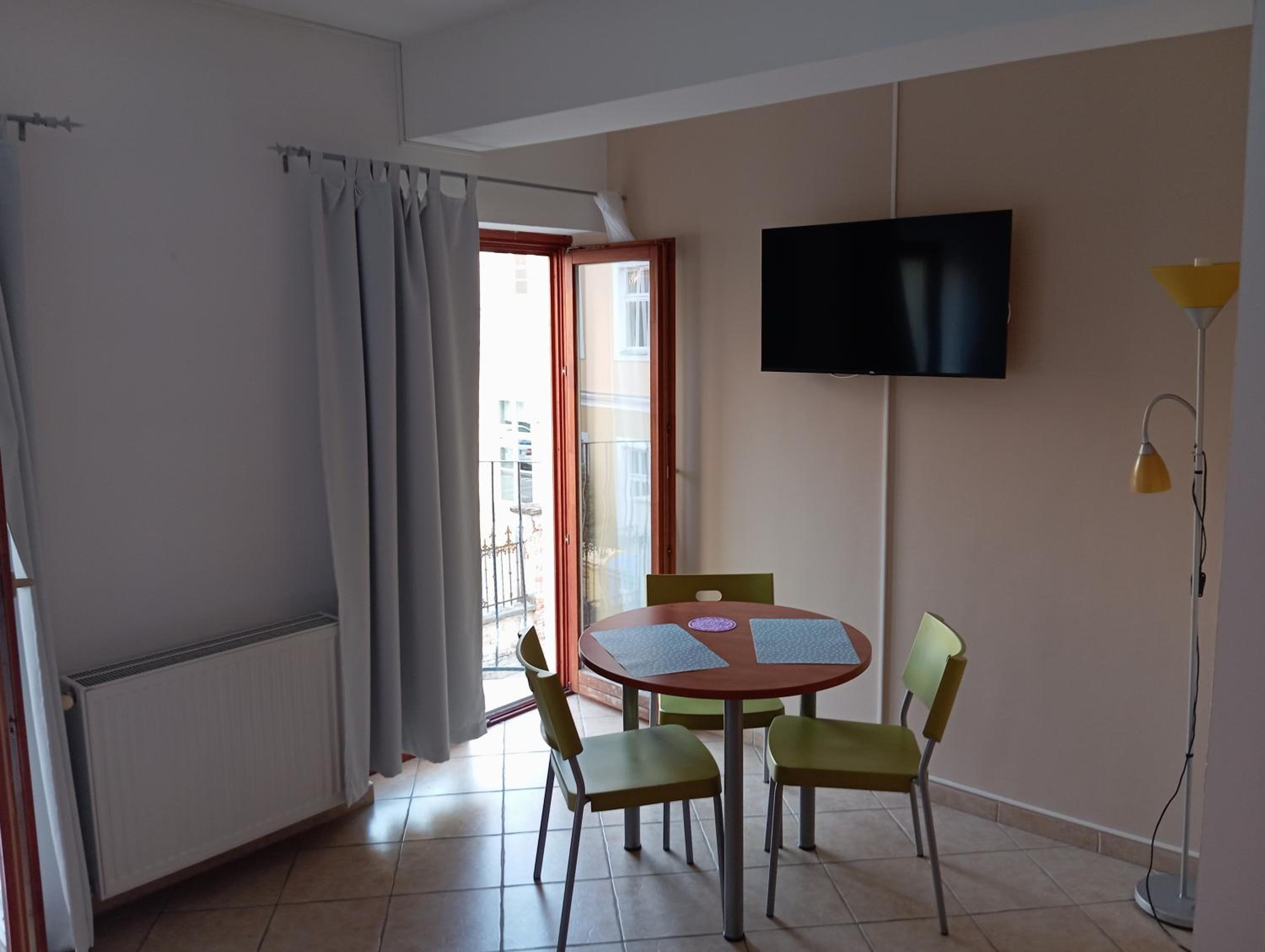 Apartment with Balcony - Photo 2