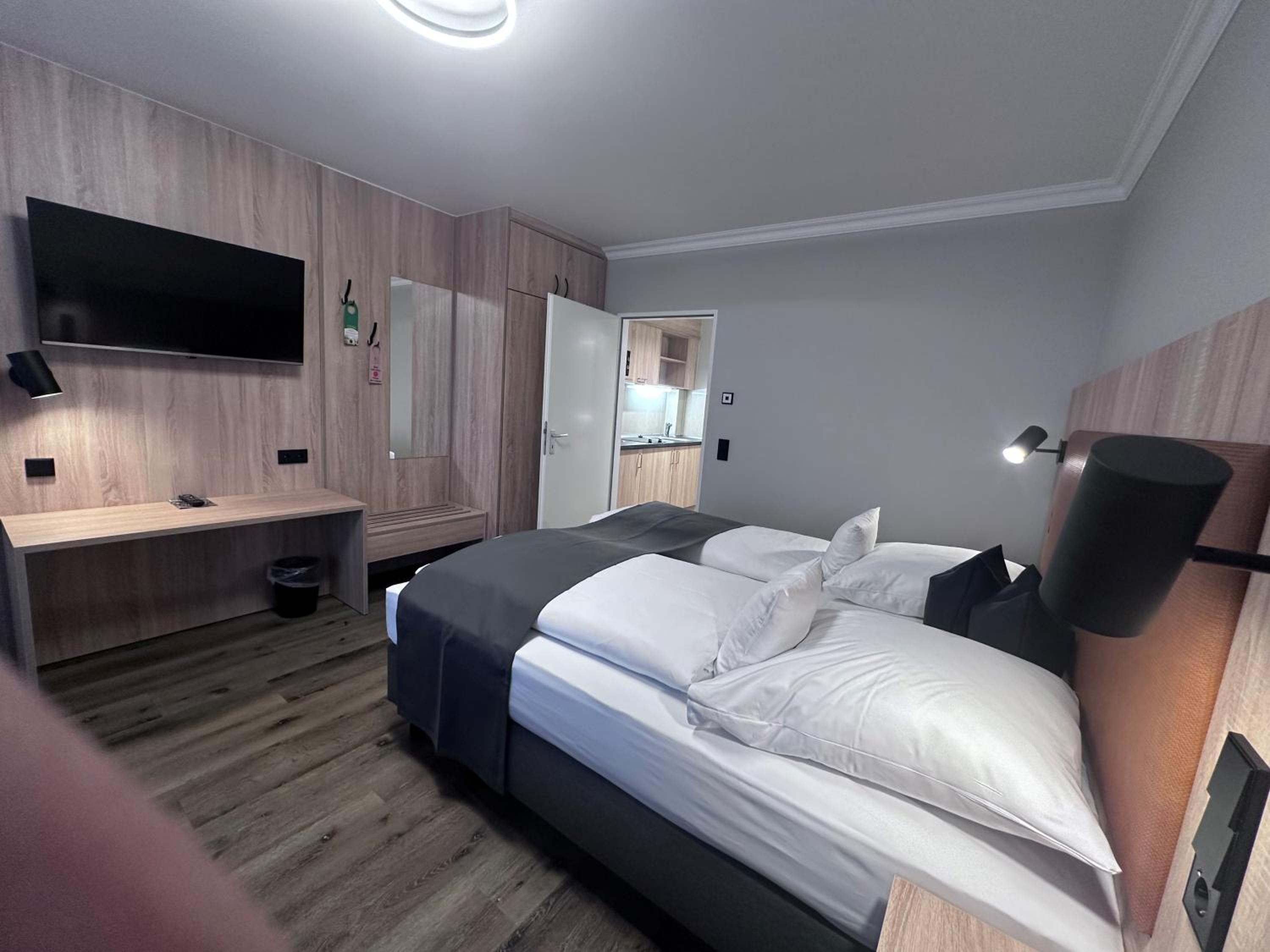 AH-Premium double room with kitchen thumbnail 6