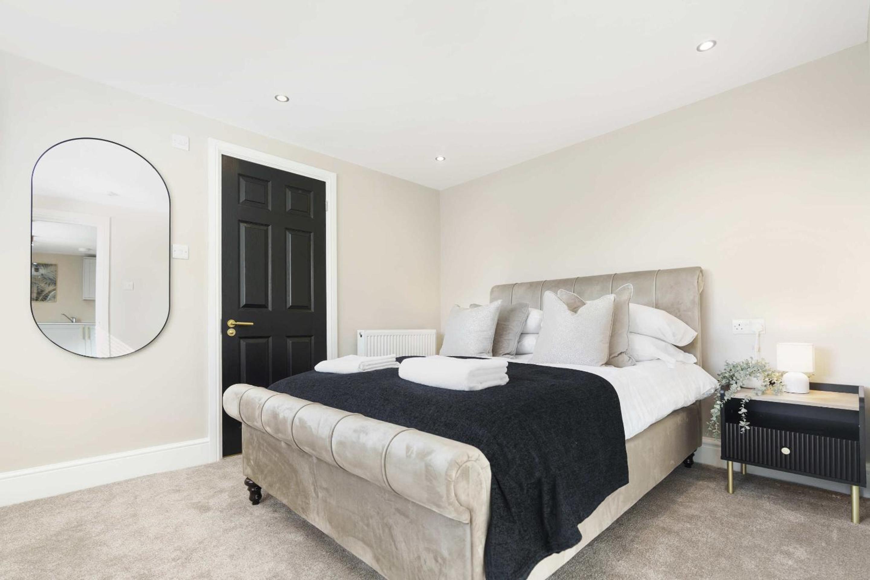 Deluxe One-Bedroom Apartment with City View