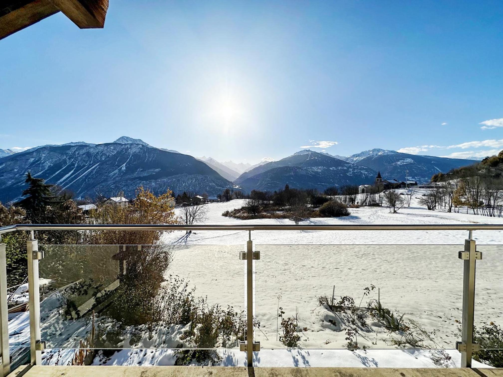 Apartment with Mountain View photo 2