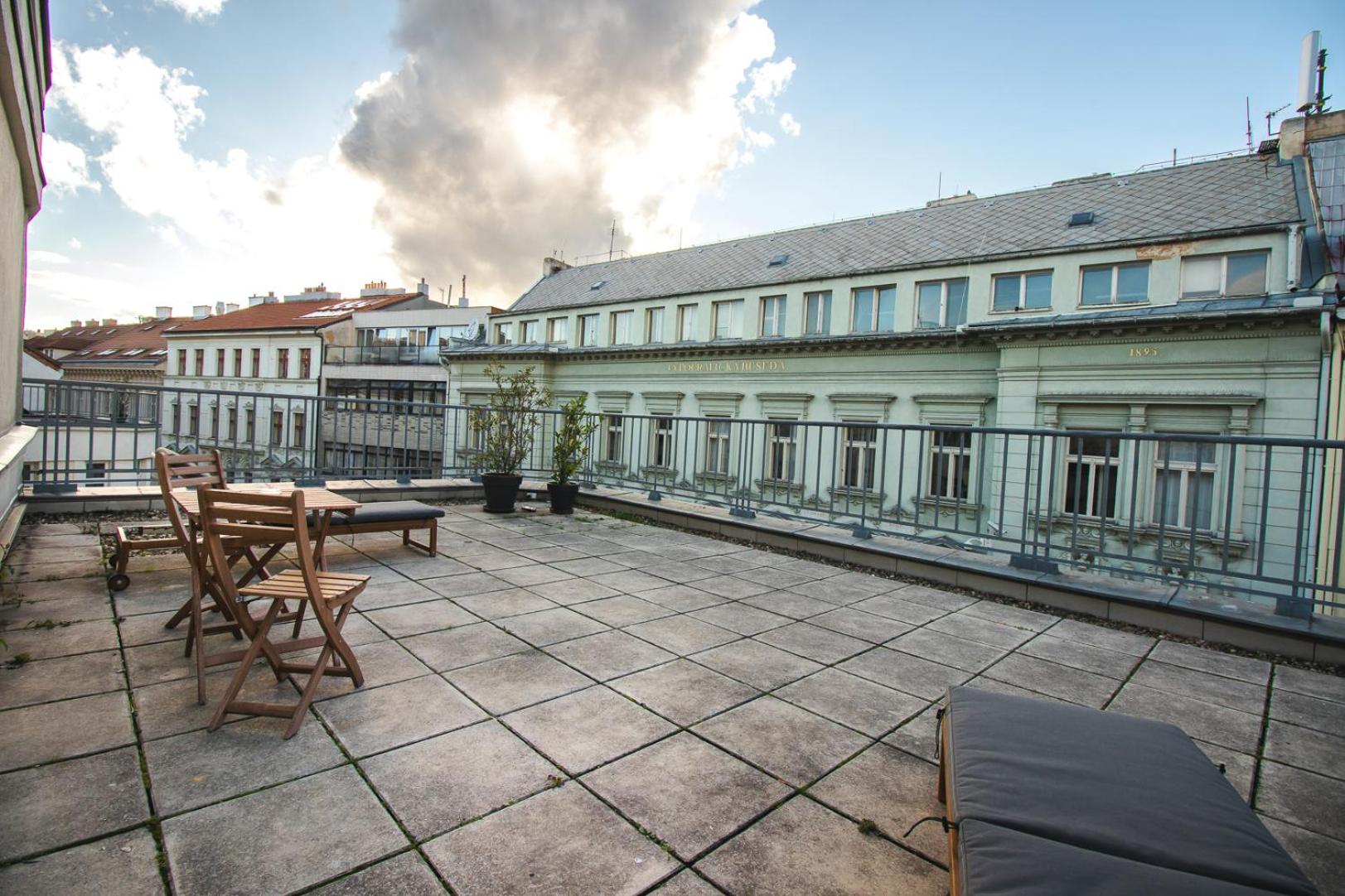 Deluxe Terrace thumbnail 6