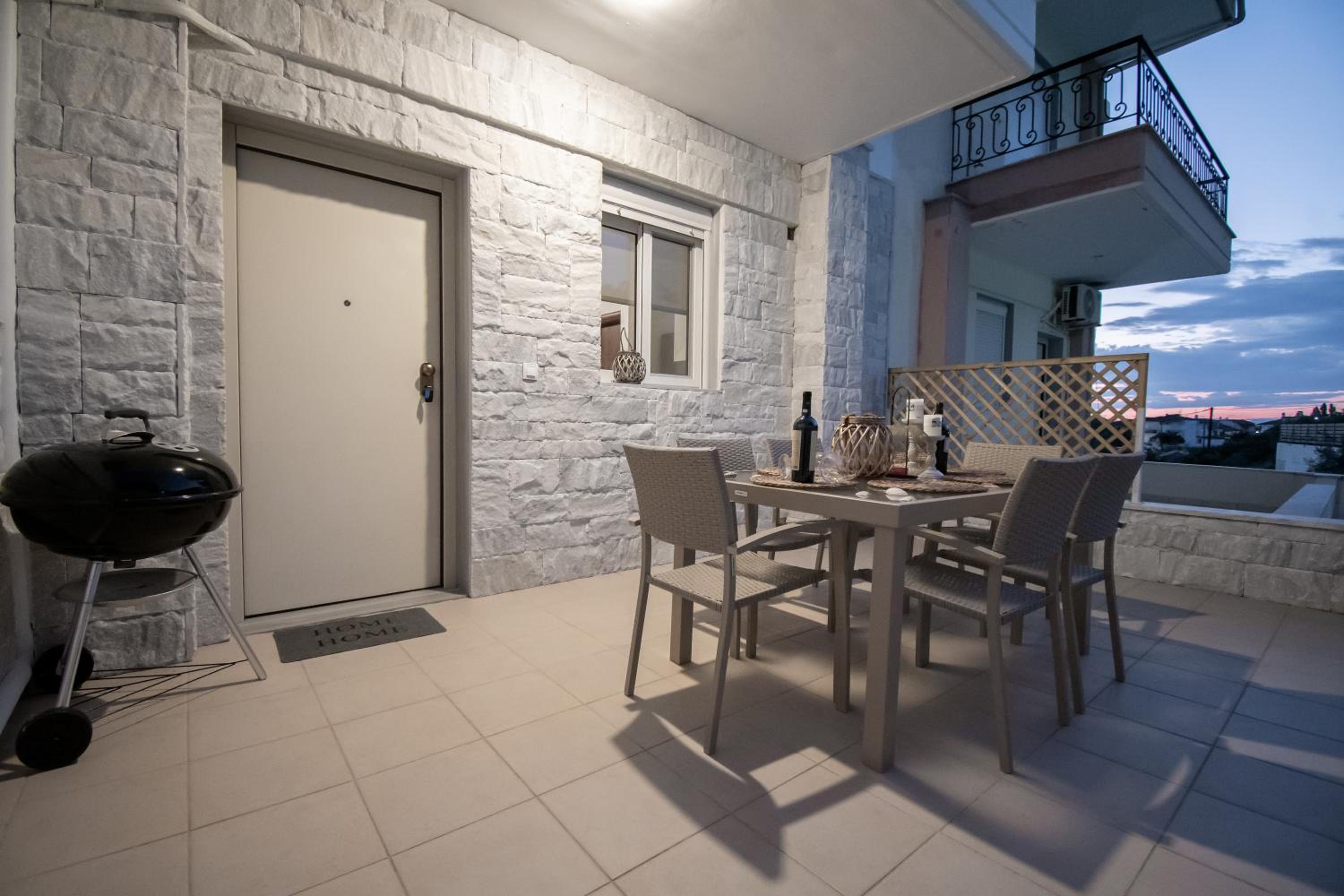 Two-Bedroom Apartment with Balcony and Sea View photo 3