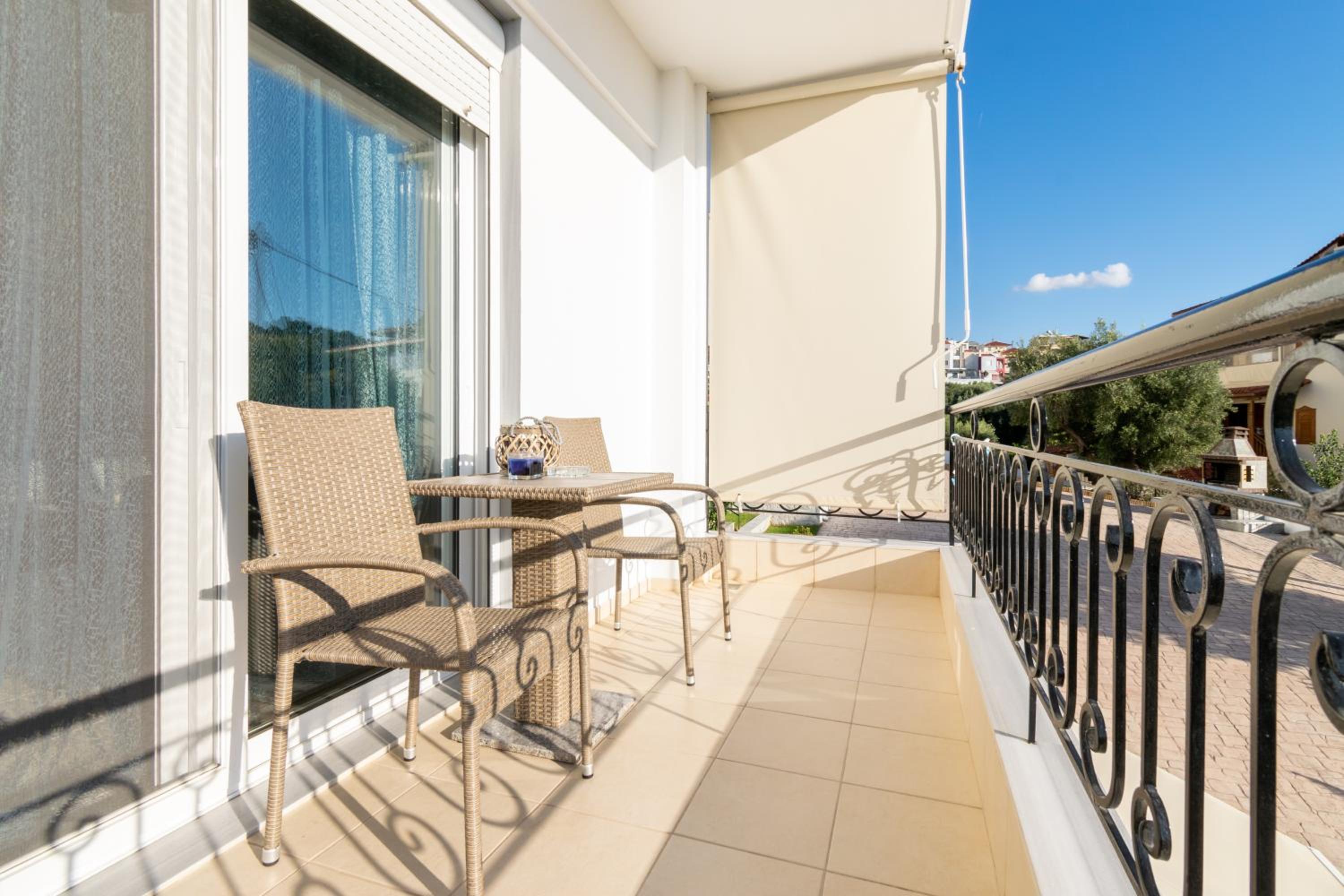 Two-Bedroom Apartment with Balcony and Sea View photo 2