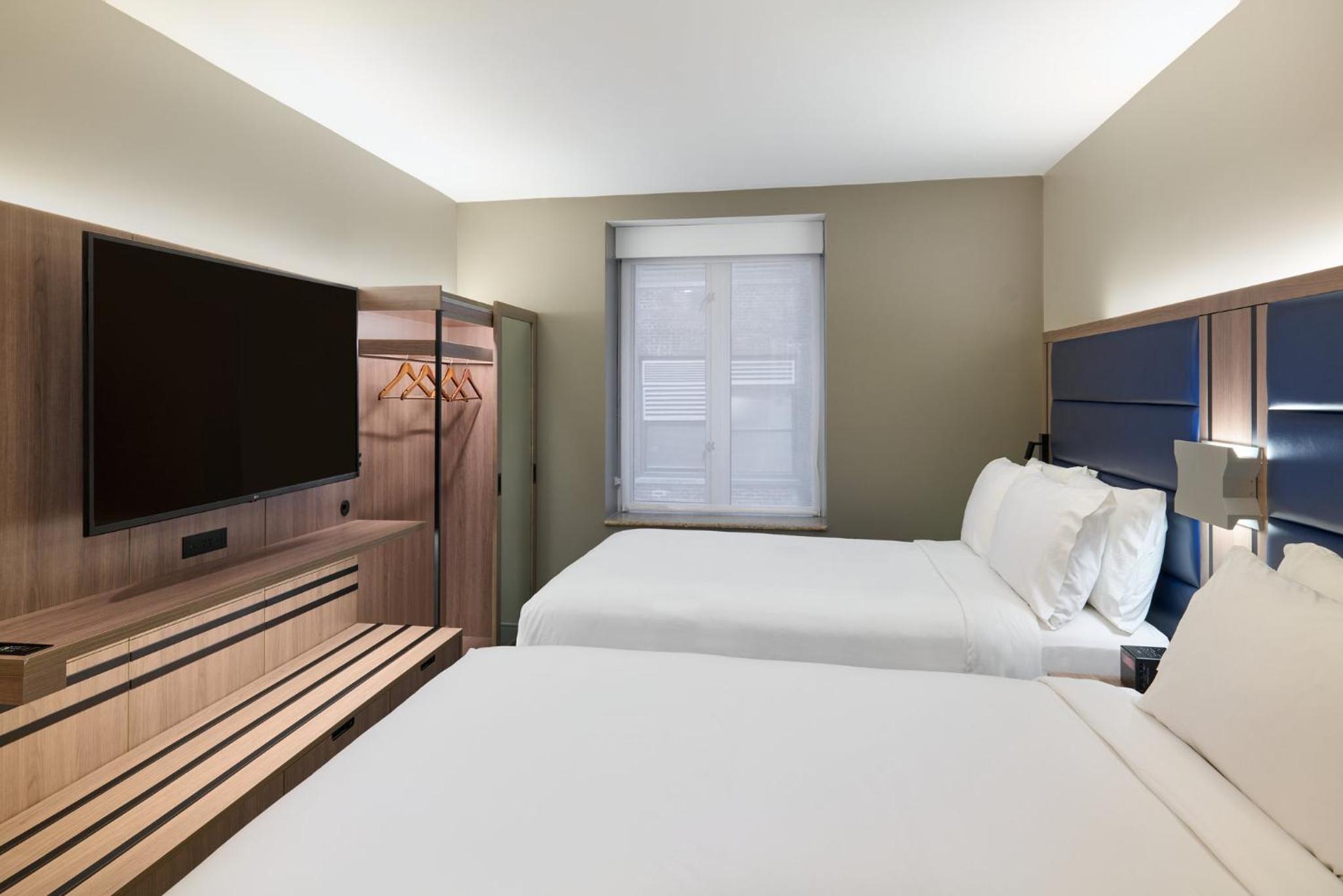 Double Room with Bath Tub - Disability Access thumbnail 5