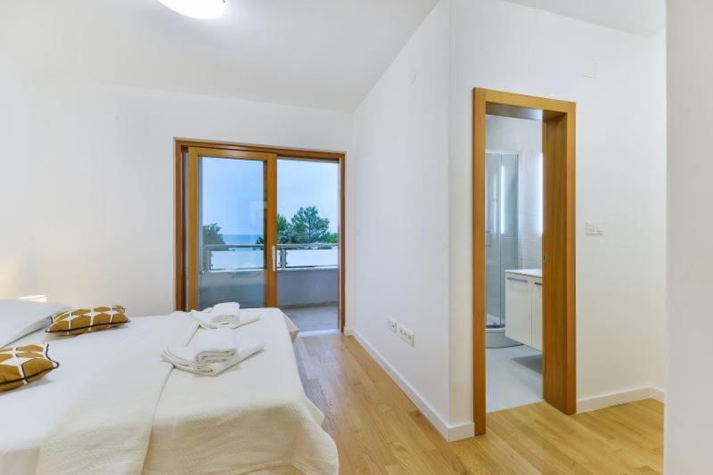 Villa photo 1