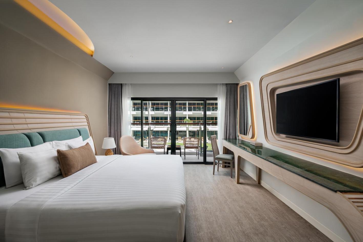 Amora Grand Pool View - Photo 8