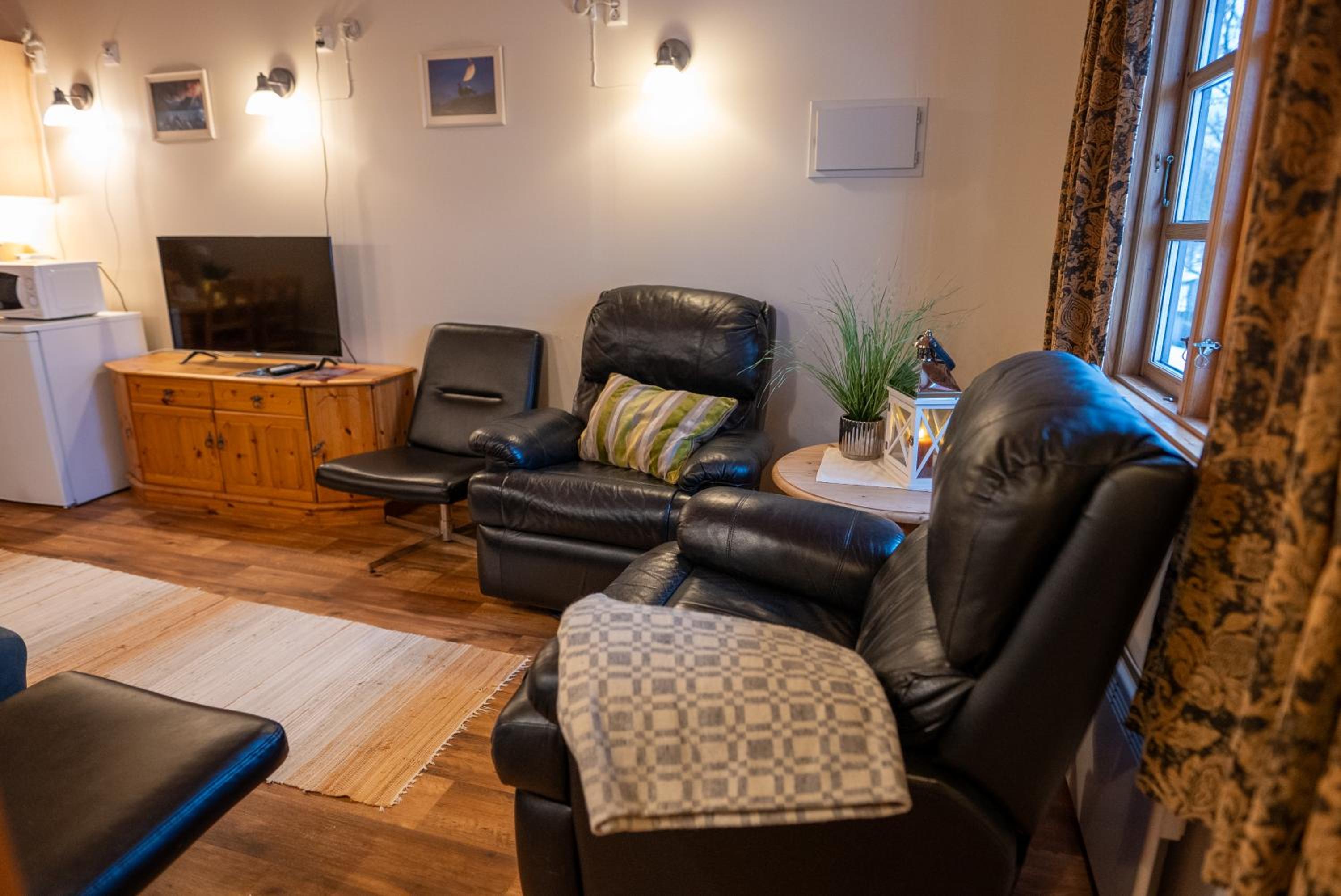 Two-Bedroom Cottage - Photo 6