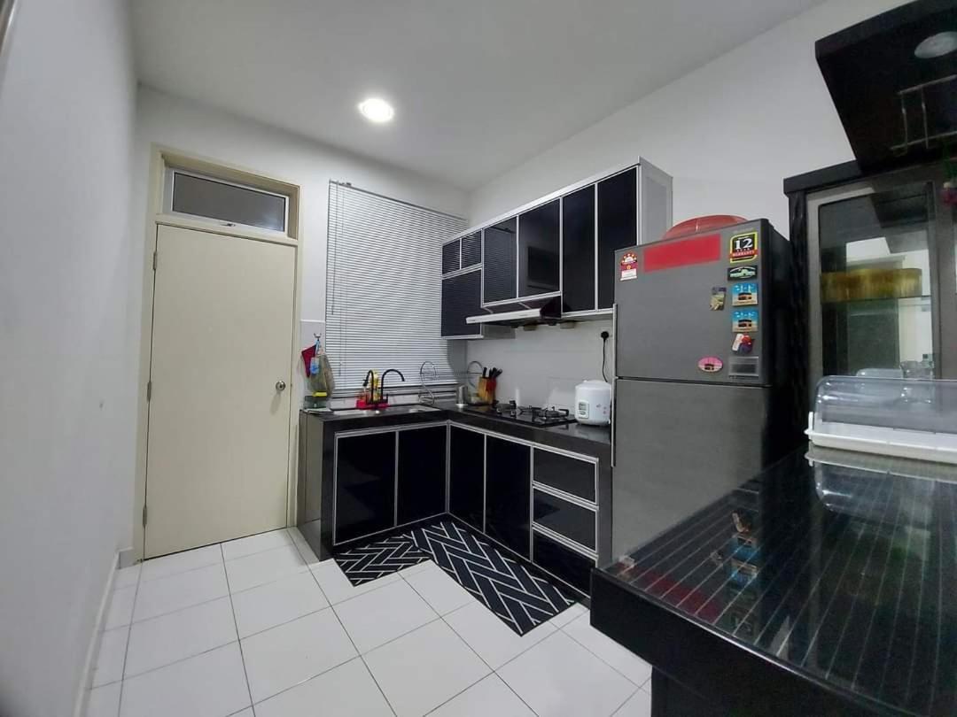 Four-Bedroom House photo 2