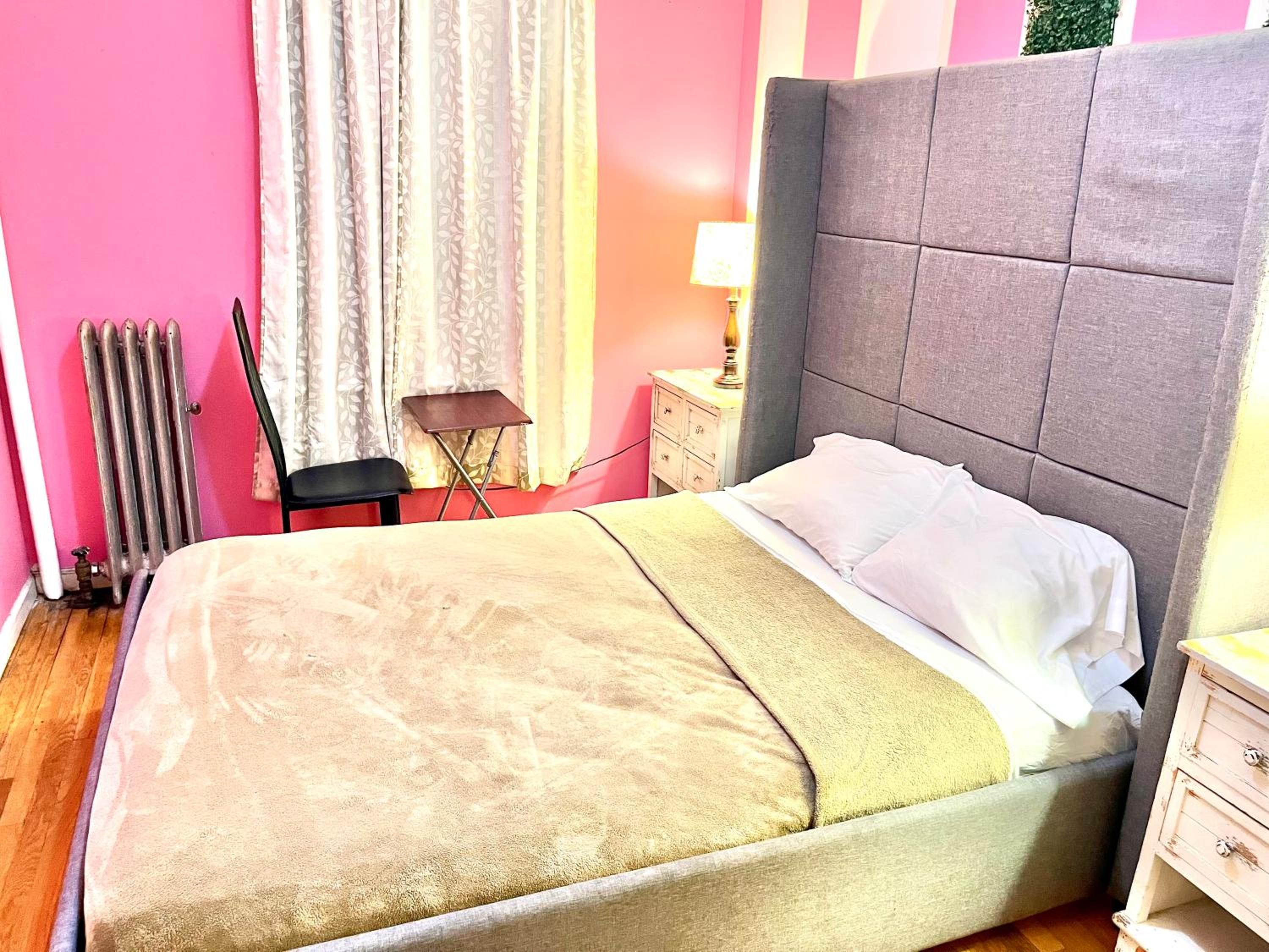 Queen Room photo 3
