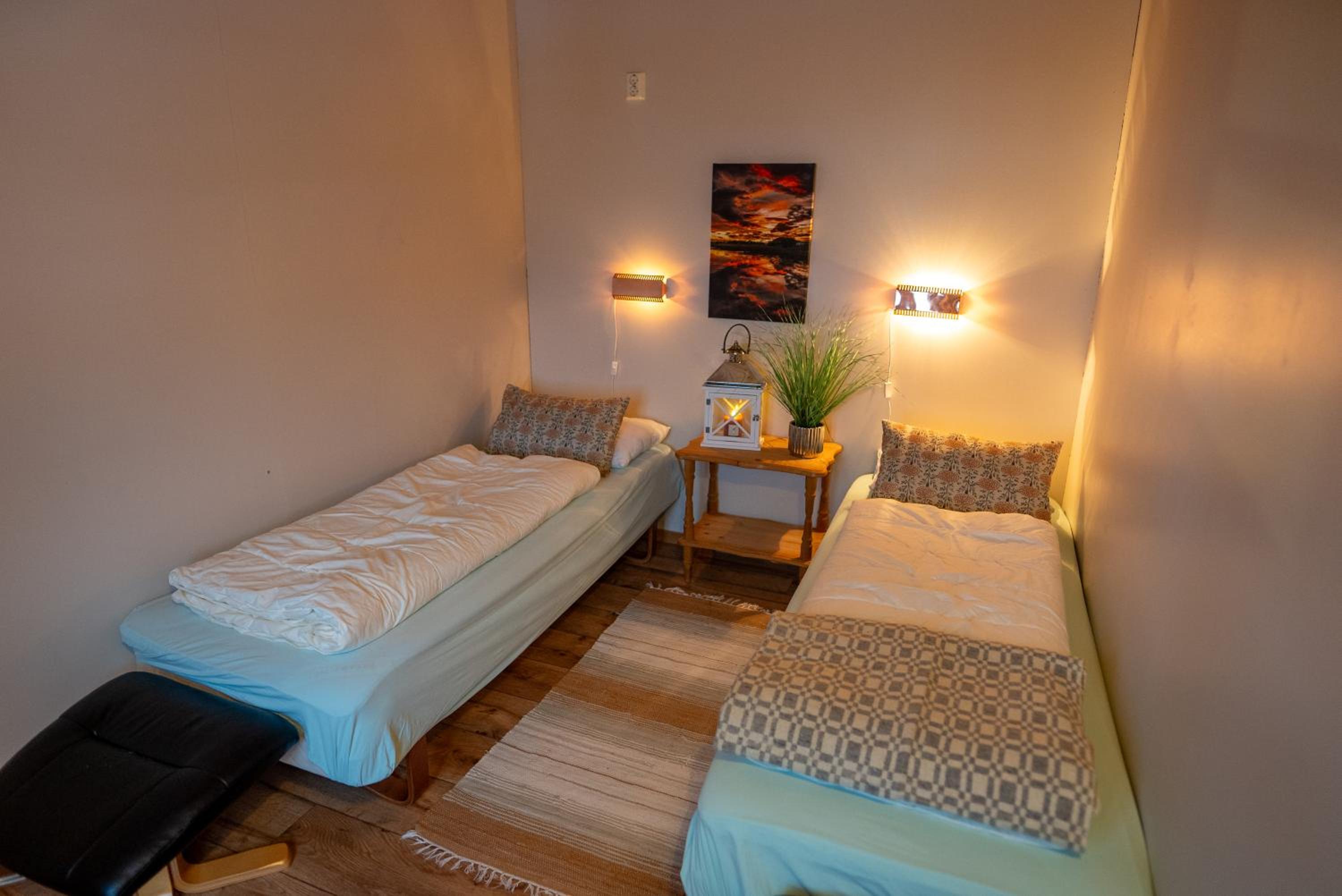 Two-Bedroom Cottage - Photo 10