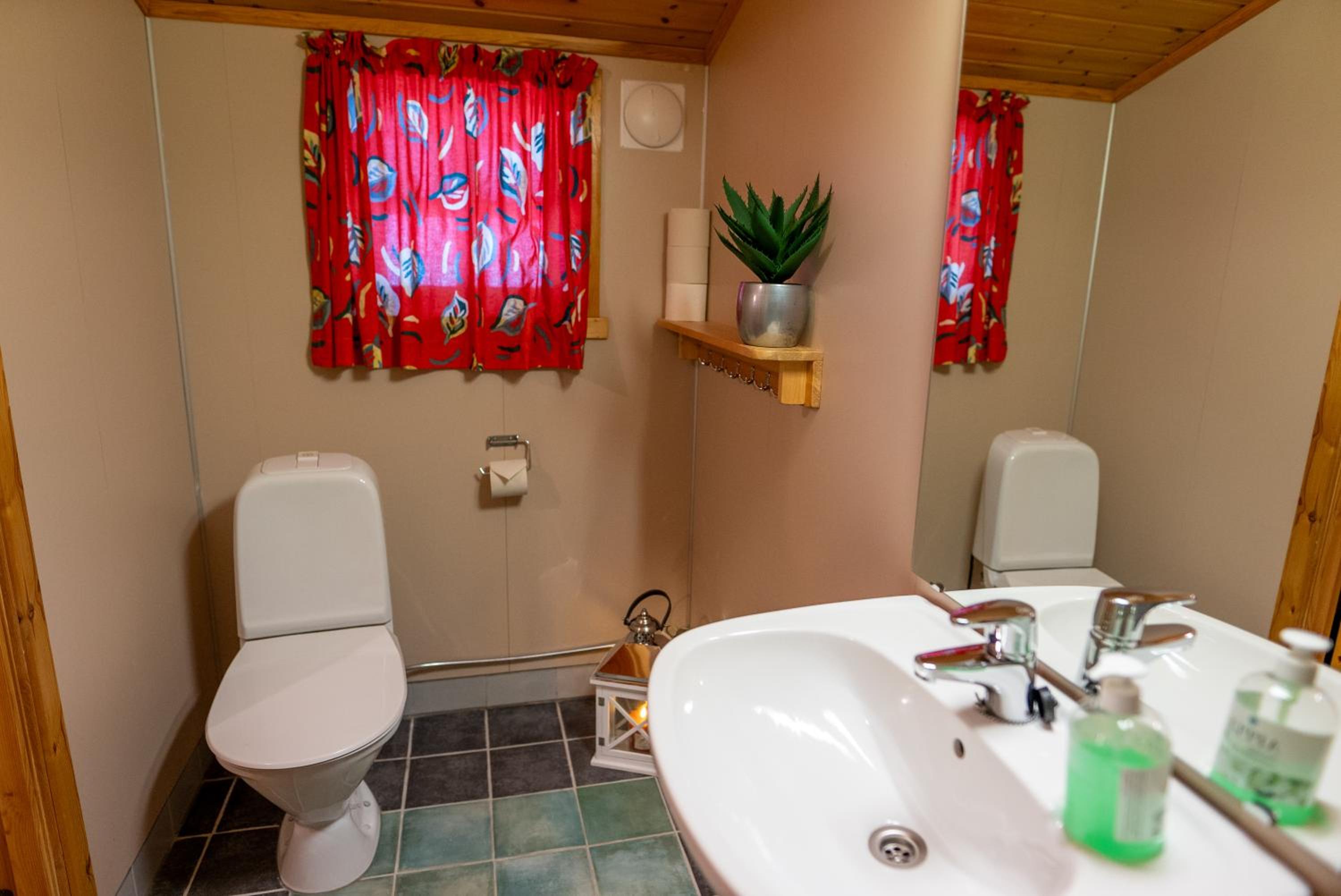Two-Bedroom Cottage - Photo 11