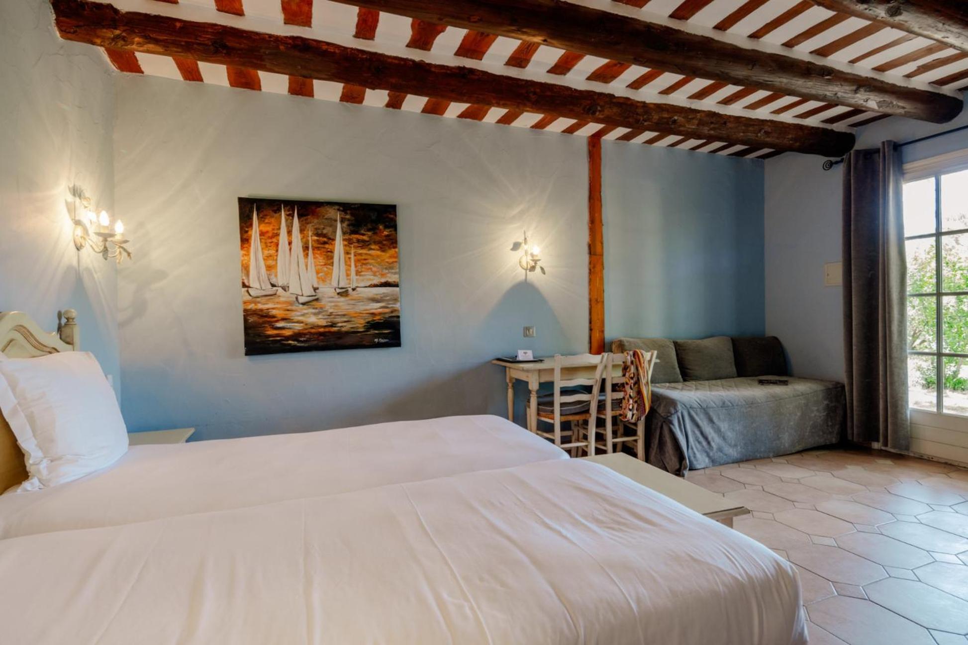 Camargue Twin Room - Photo 8