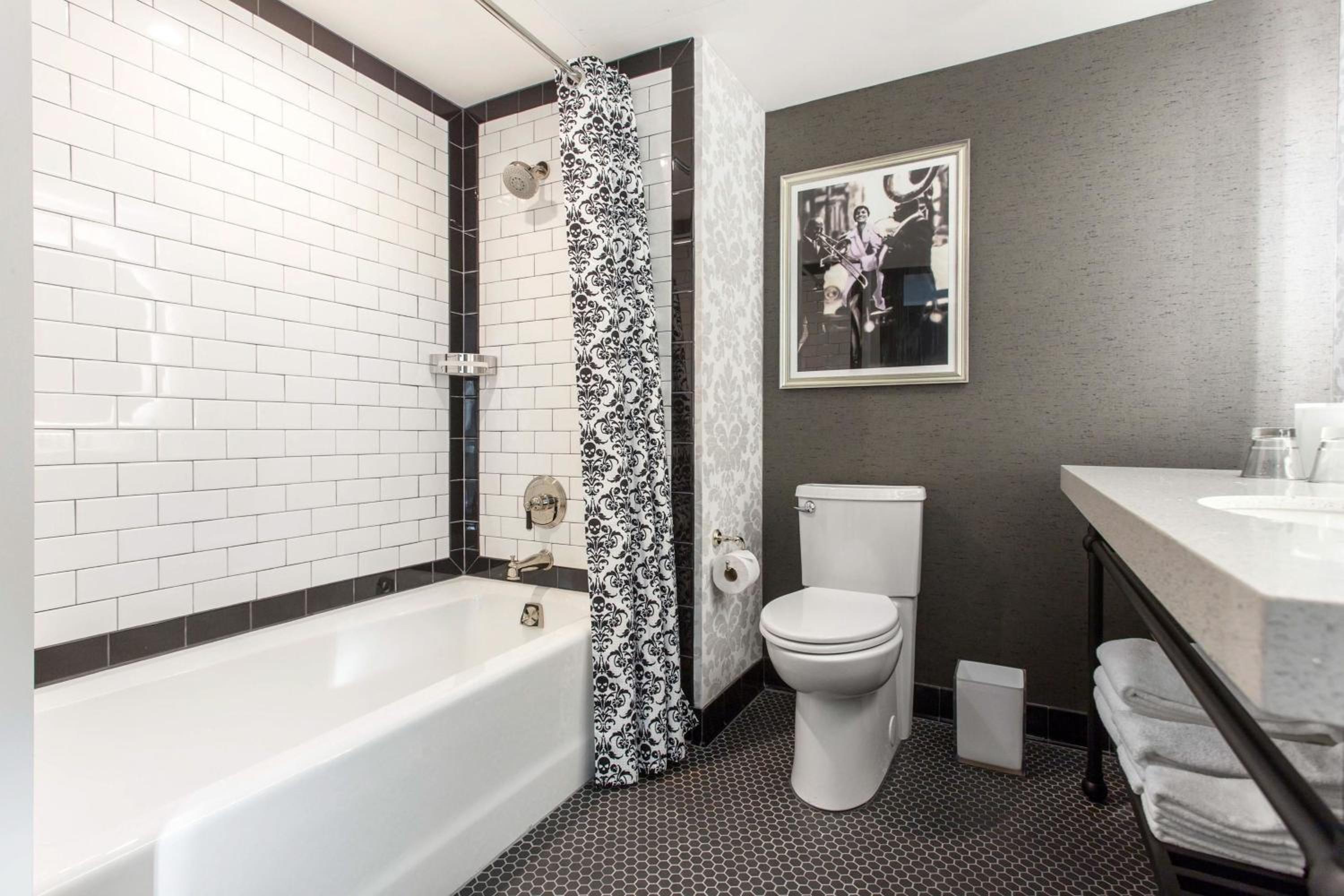 Standard Room, 2 Queen Beds, Mobility Accessible, Tub, Non Smoking photo 3