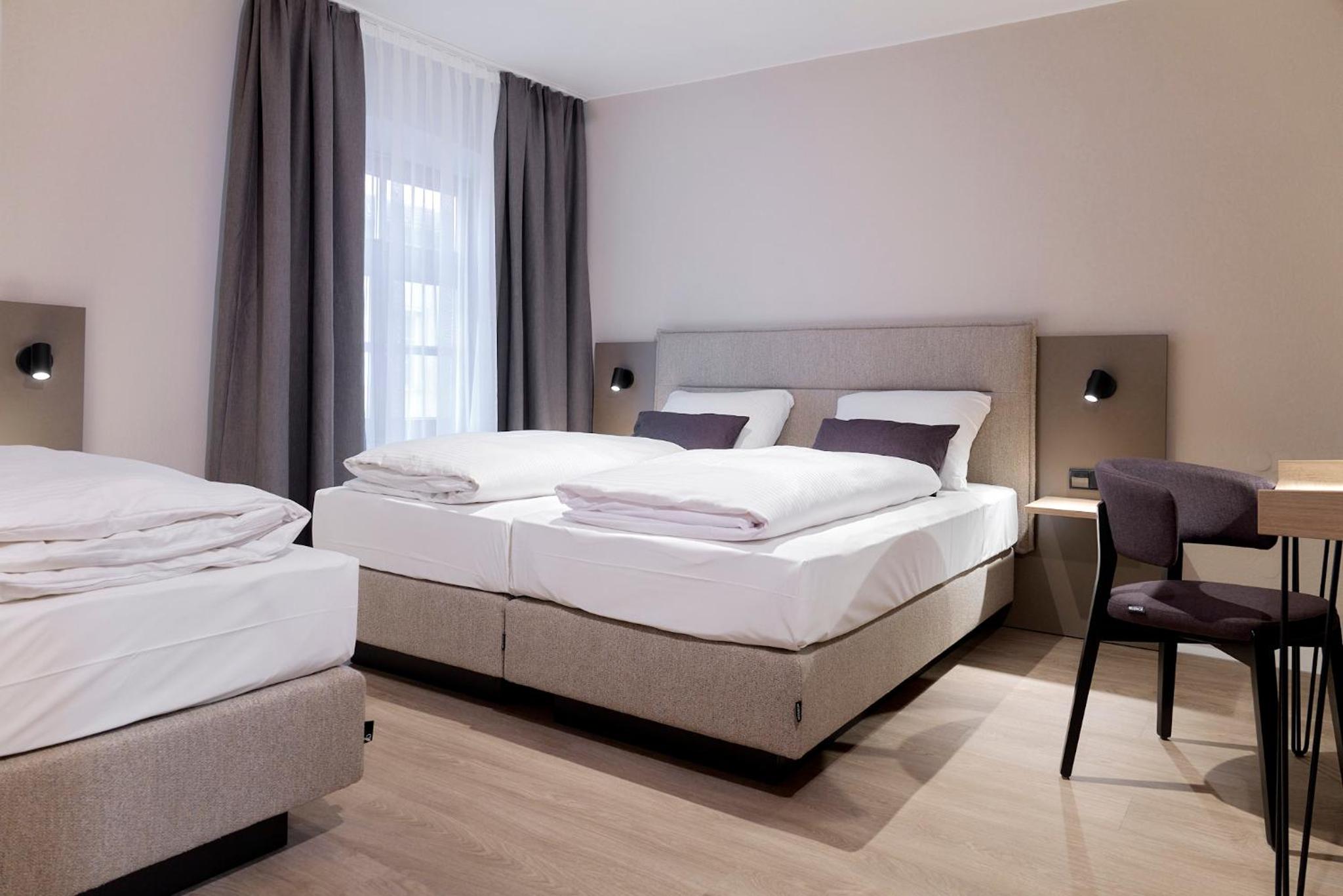 Comfort Double Room with Sofa Bed and Shower photo 3