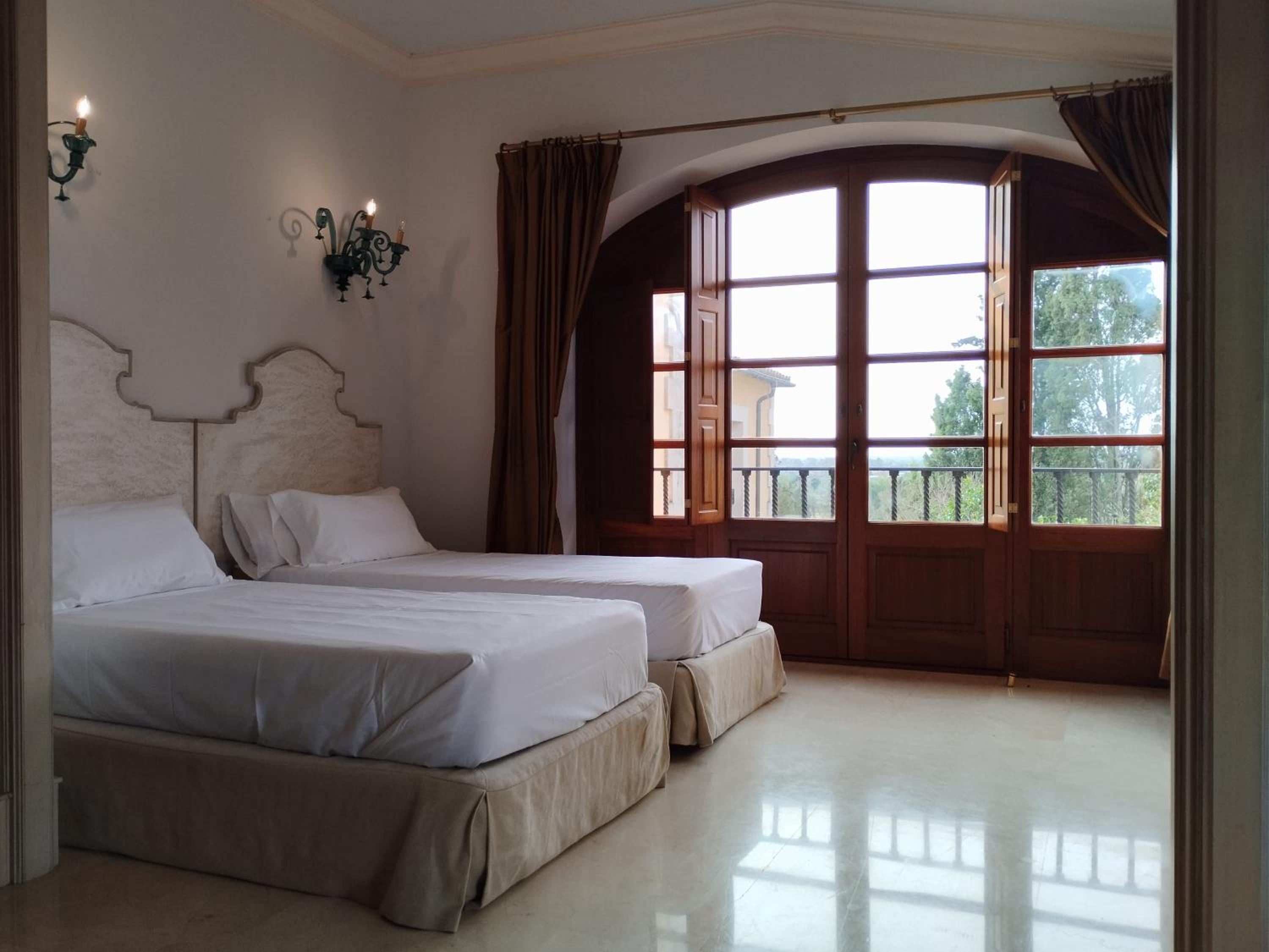 Deluxe Junior Suite - Photo 2