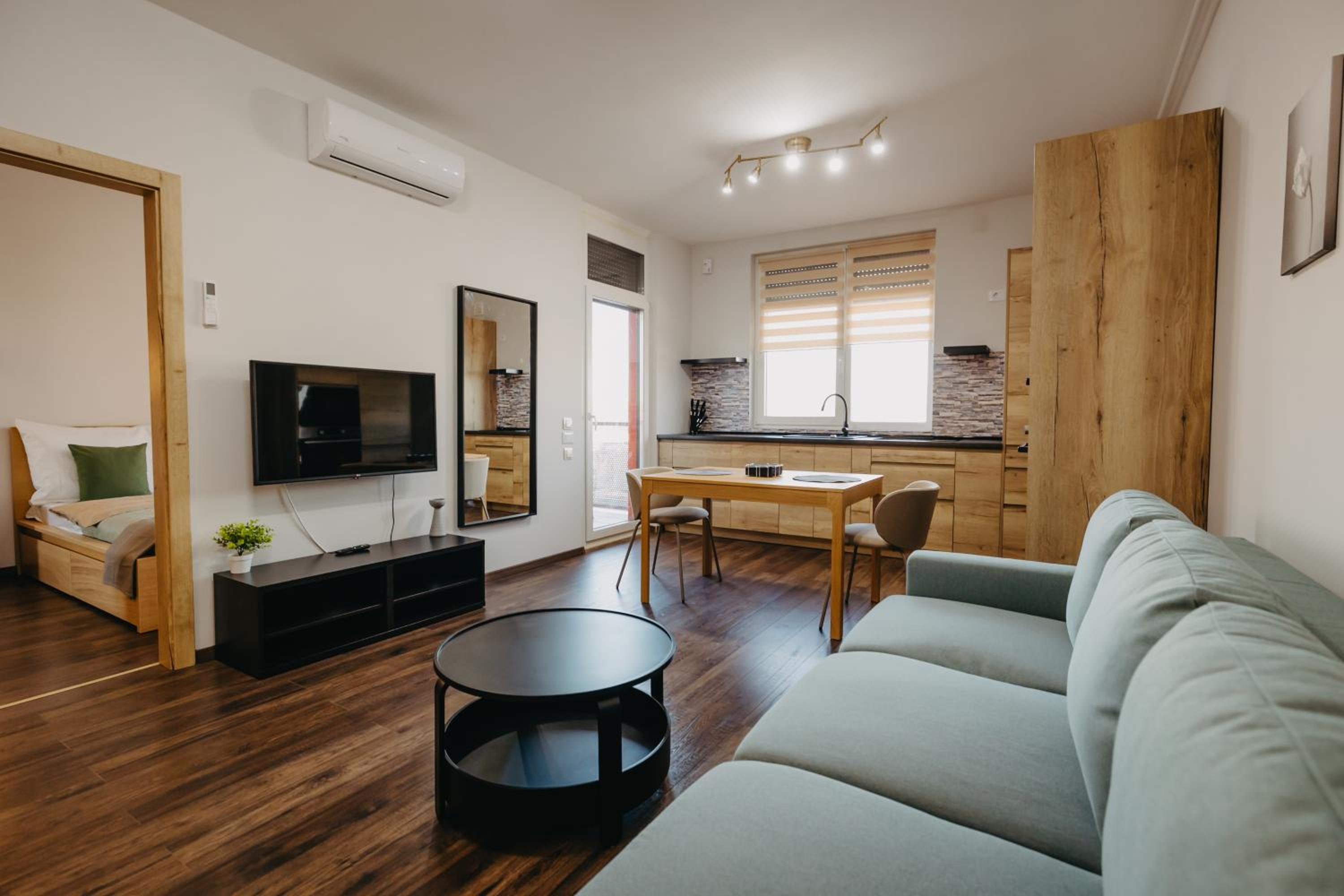 One-Bedroom Apartment photo 1