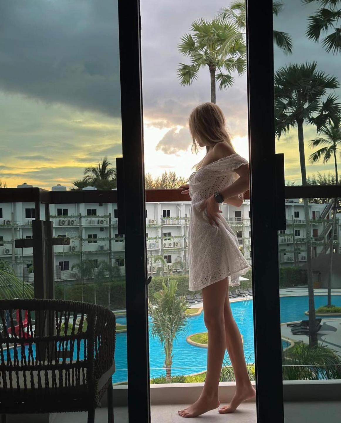 Deluxe Pool View - Photo 10