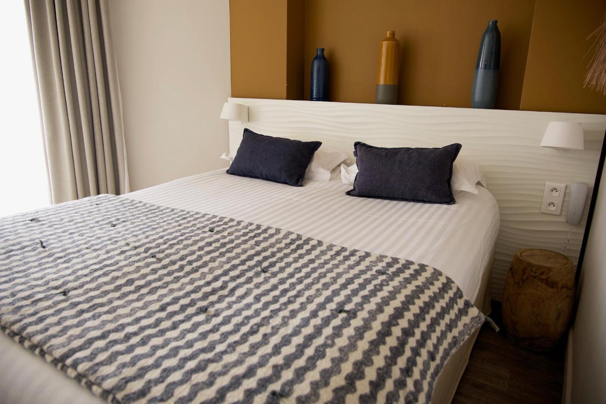 Double Room with Terrace with Hill View - Photo 5