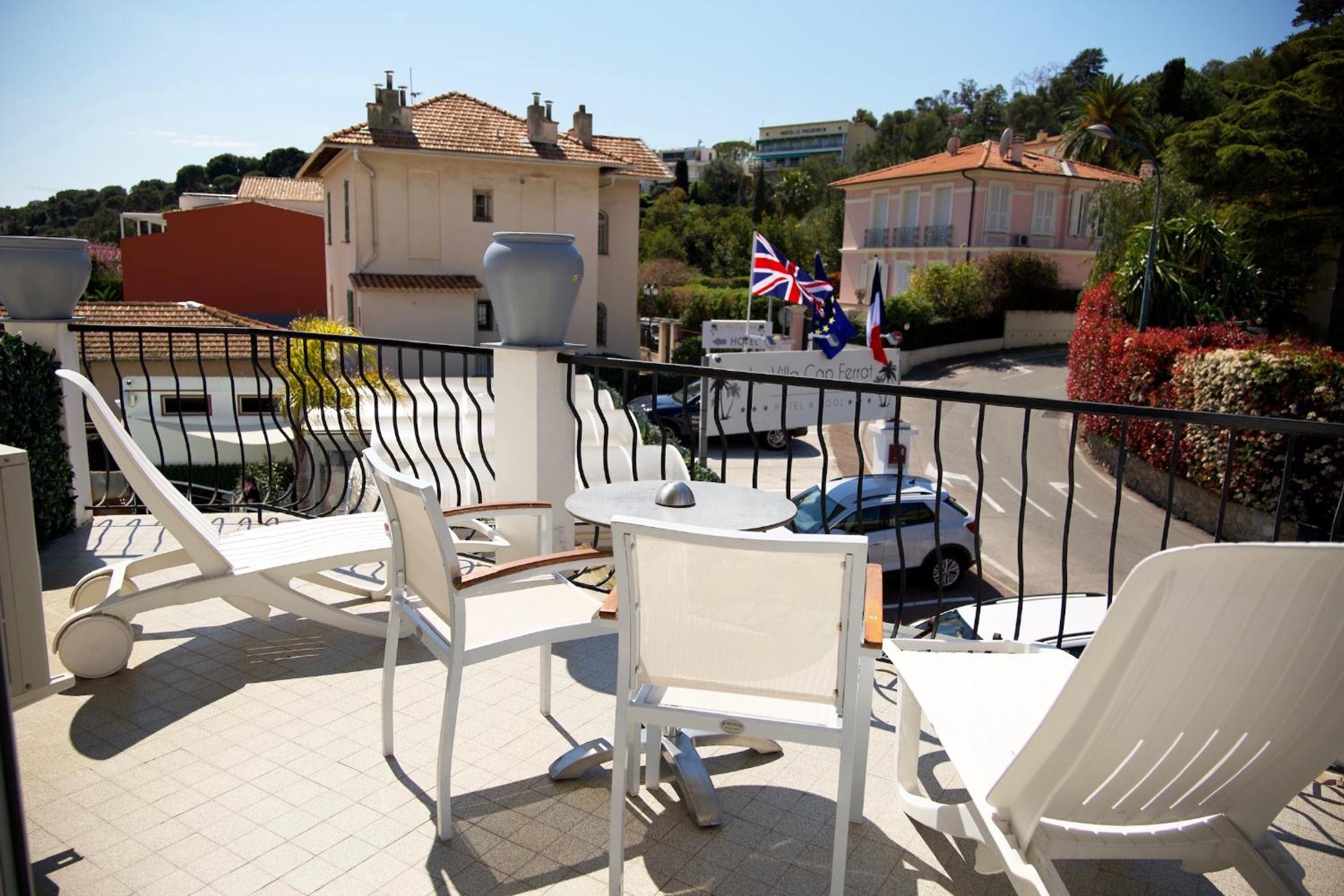 Double Room with Terrace with Hill View - Photo 4