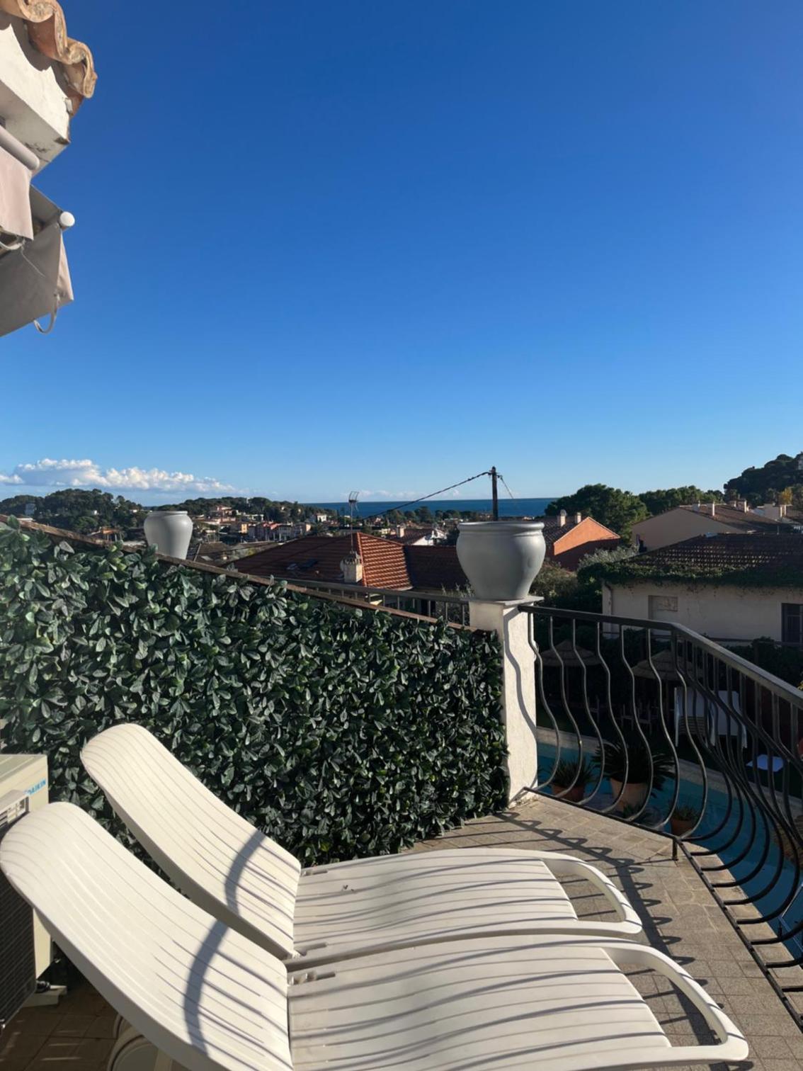 Double Room with Terrace with Hill View - Photo 3