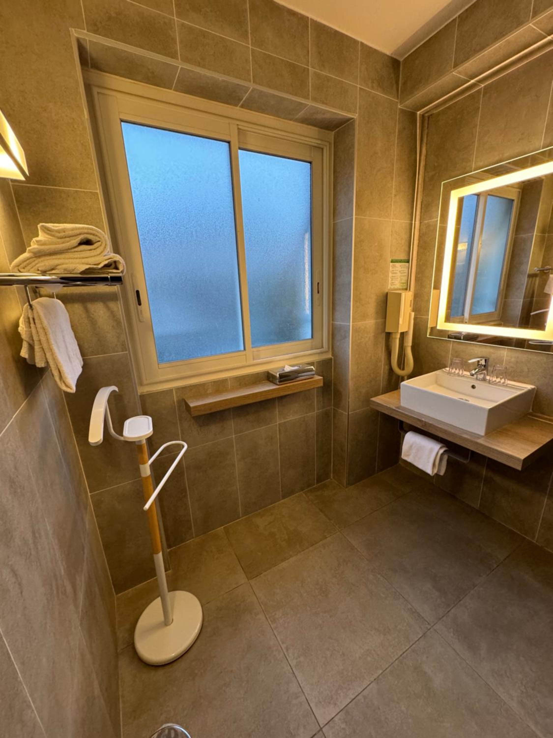 Double Room with Terrace with Hill View - Photo 2