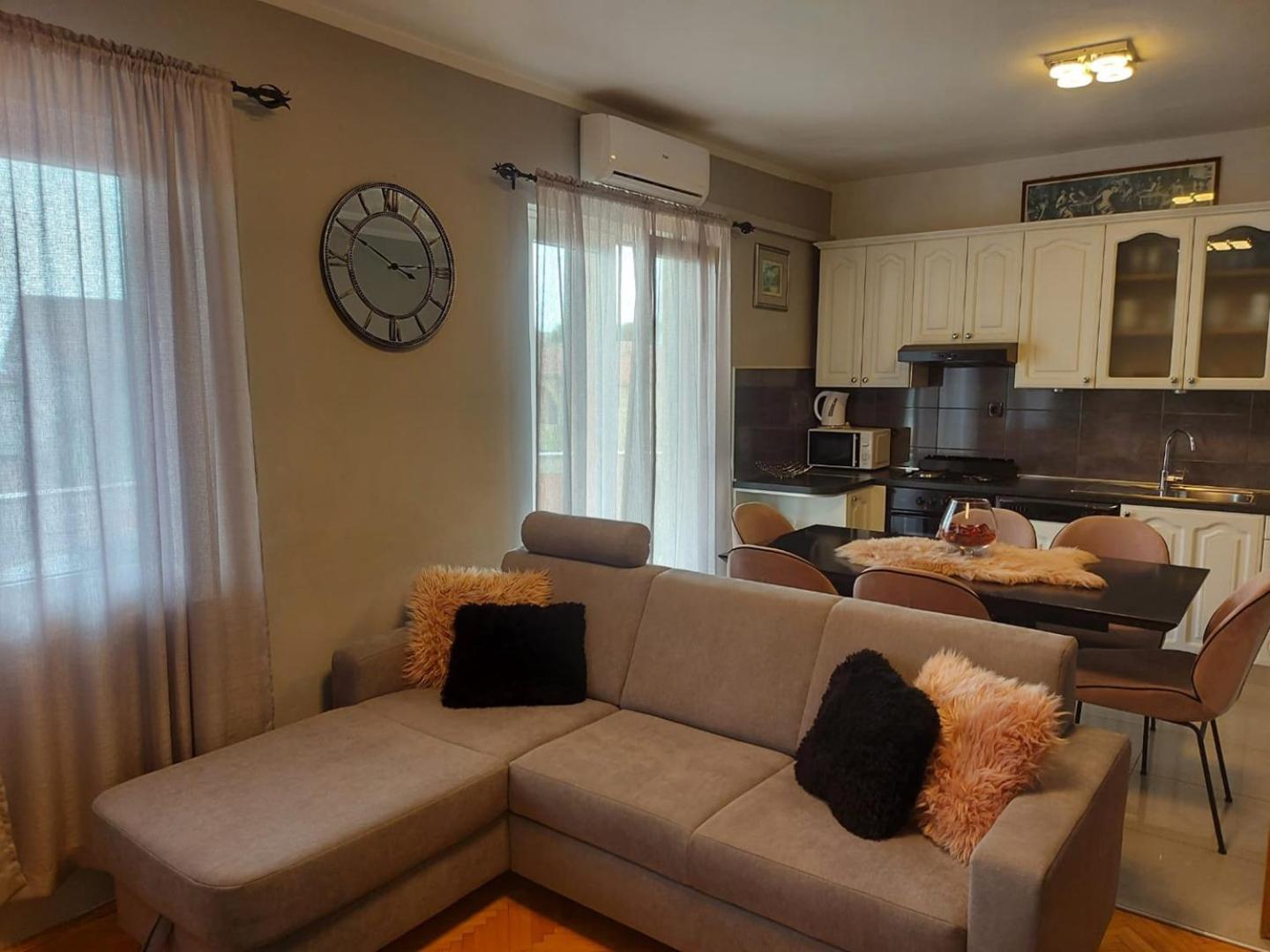 Apartment photo 2