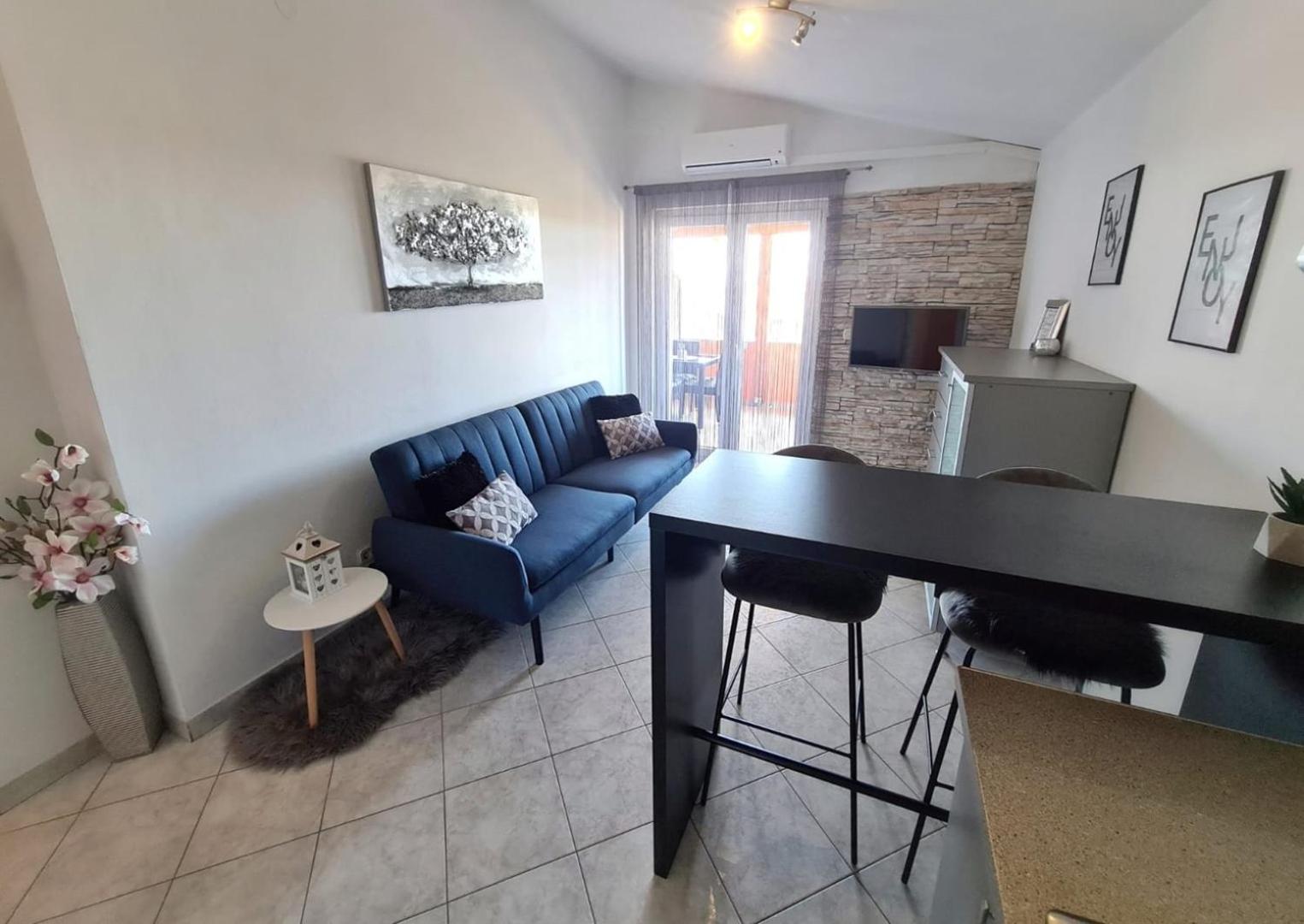 Apartment photo 1