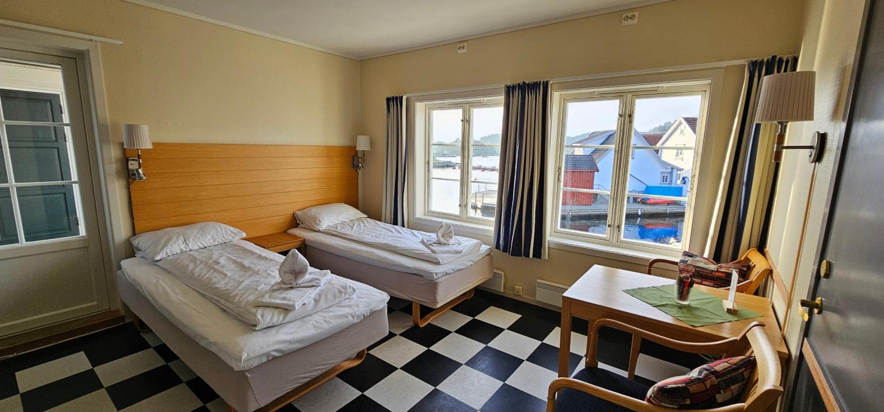 Twin Room - Photo 1