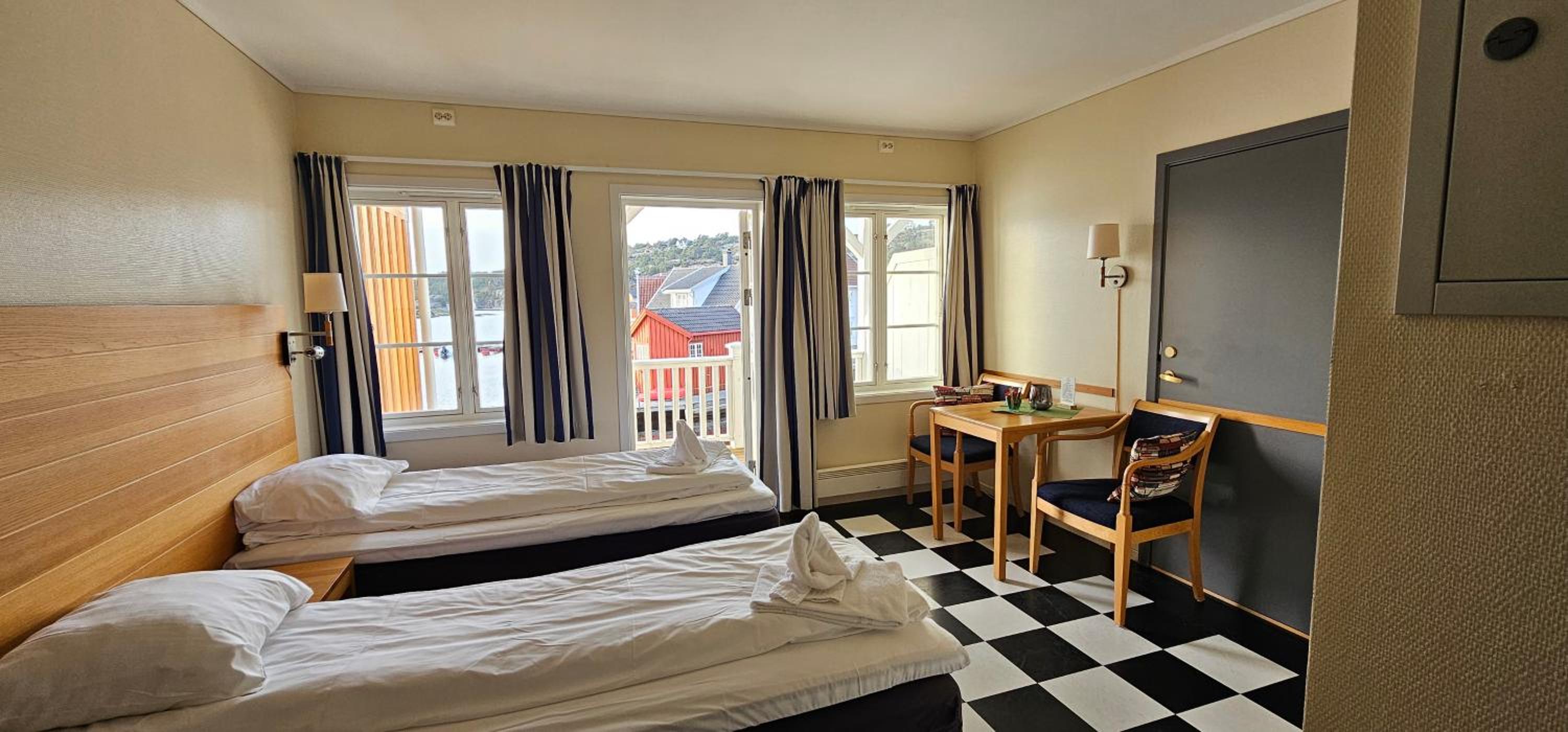 Twin Room - Photo 3