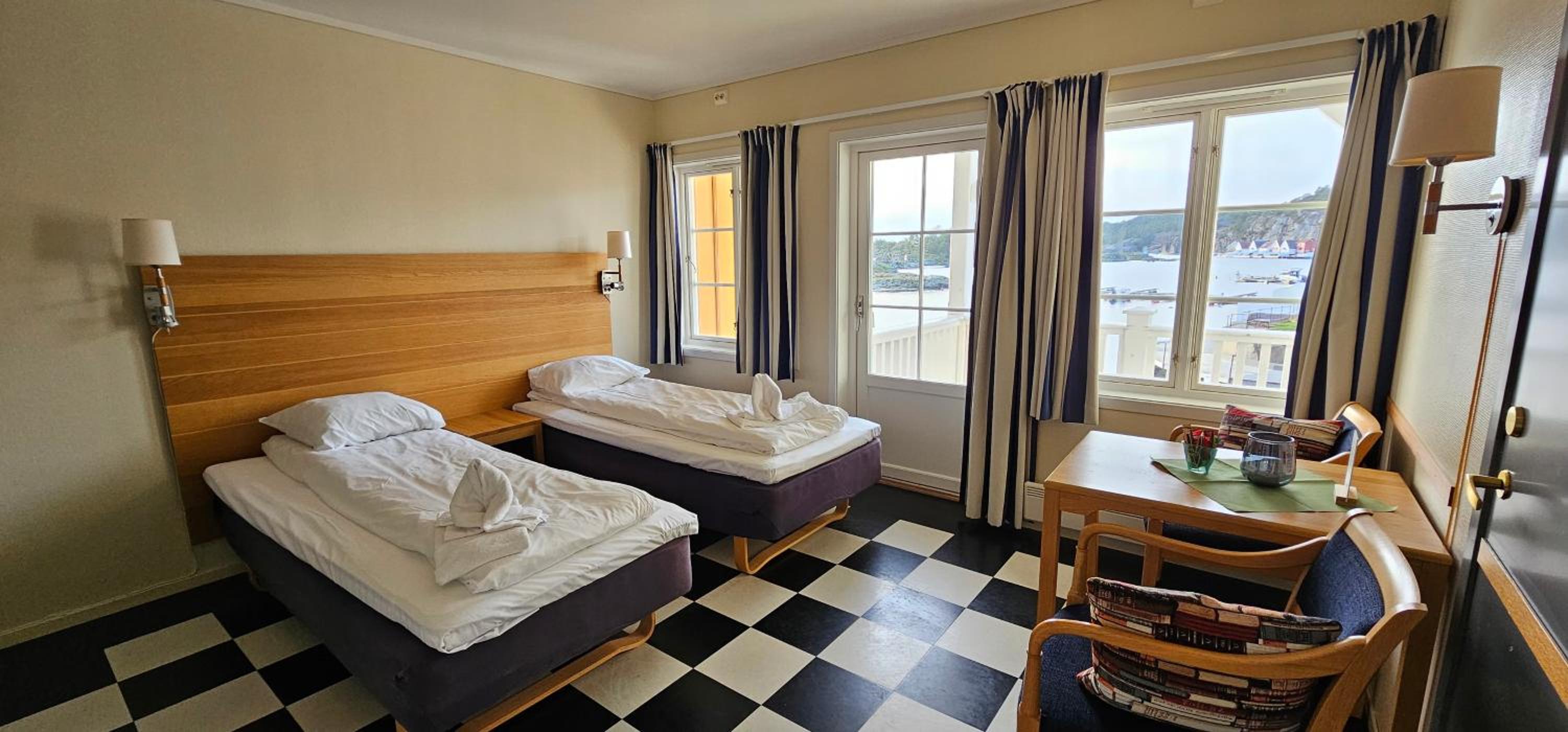 Twin Room - Photo 2