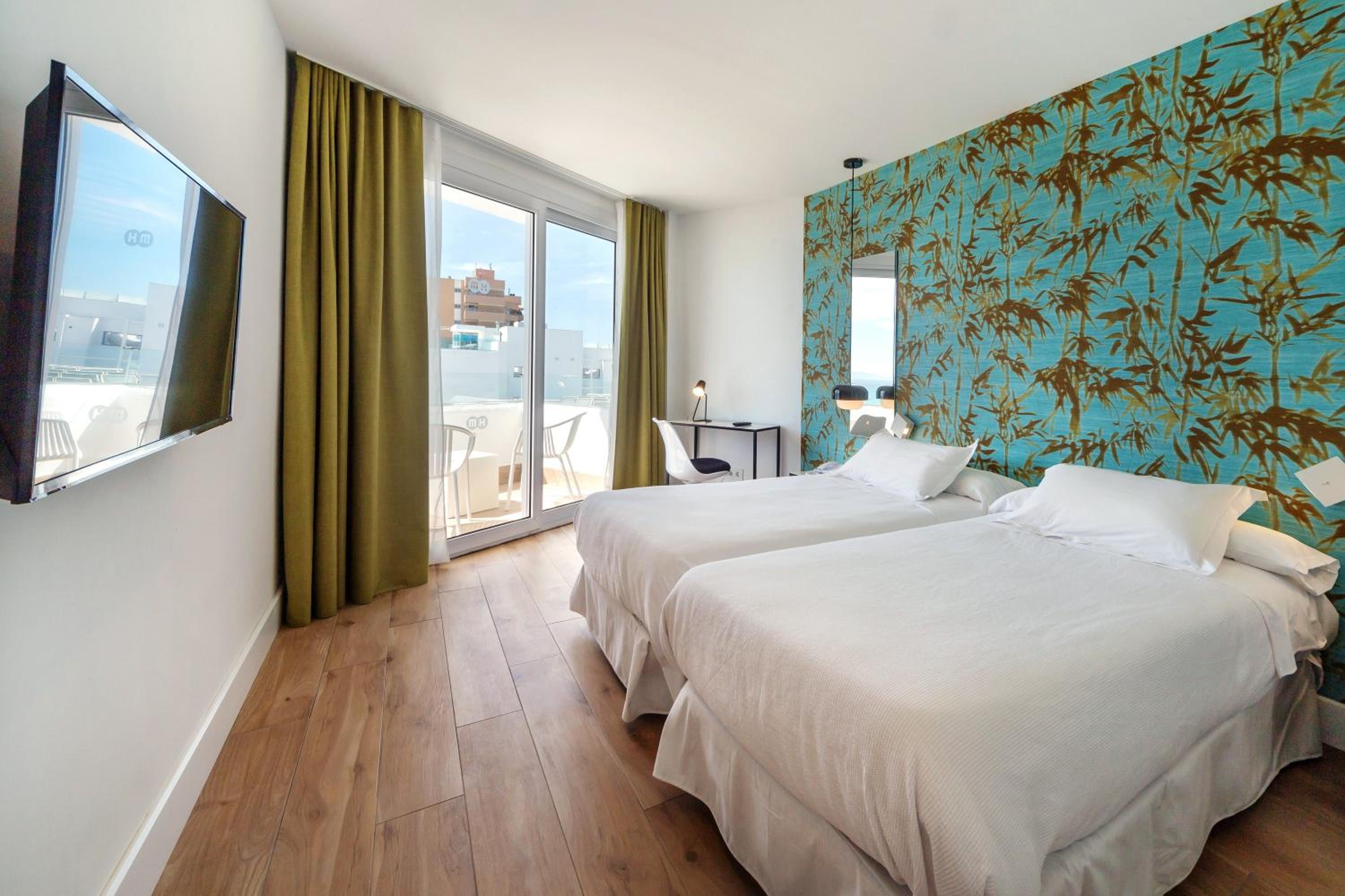 Twin Room Side Sea View with Balcony