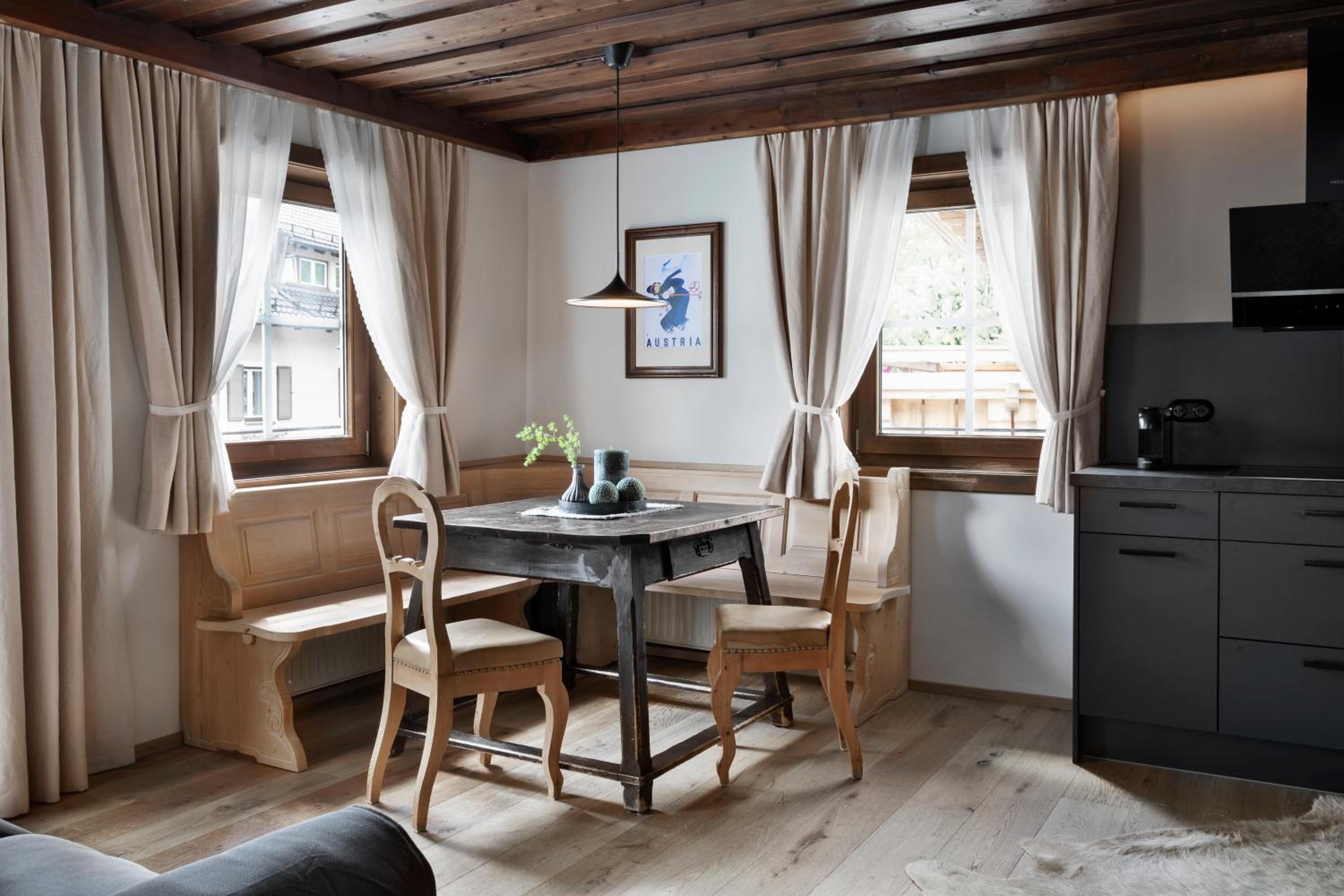 Two-Bedroom Apartment with Balcony photo 3