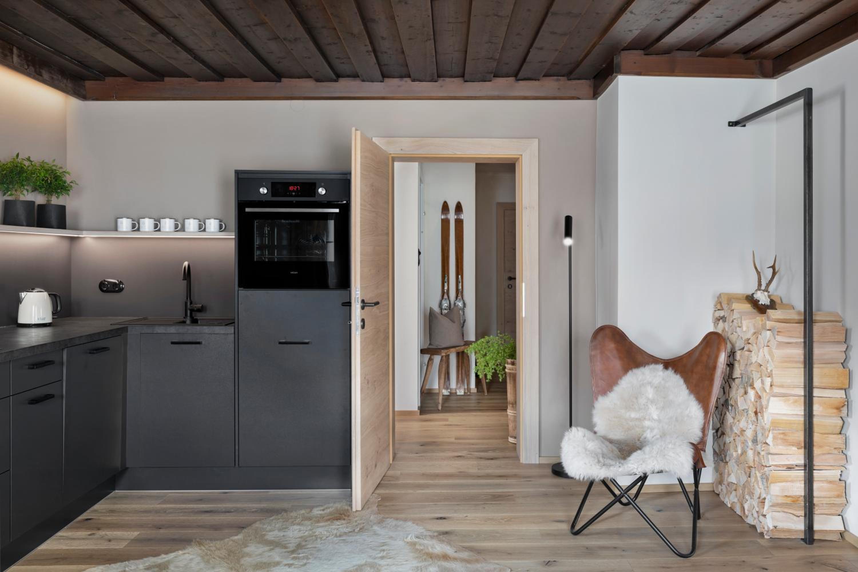 Two-Bedroom Apartment with Balcony photo 2