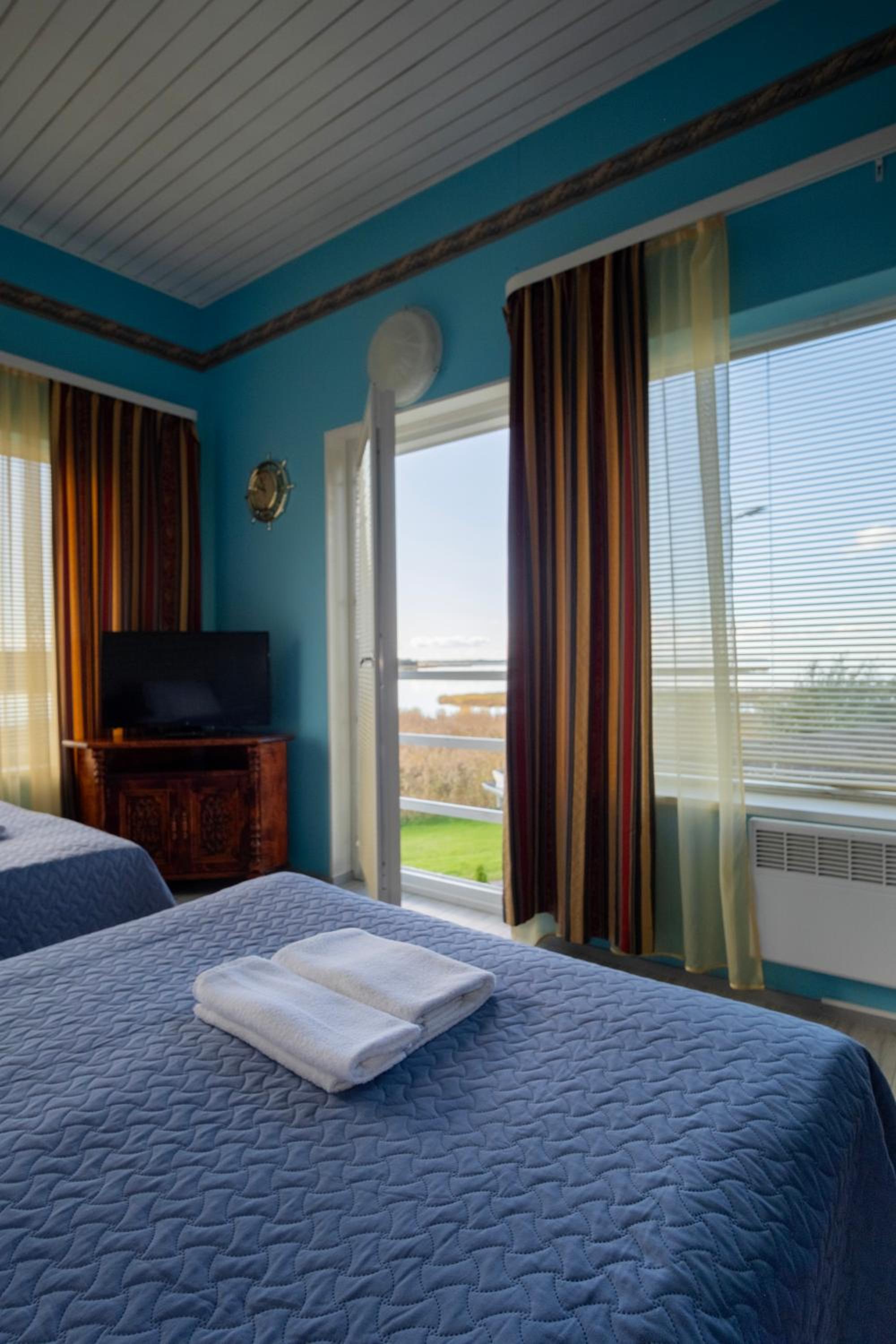Standard Twin Room with Sea View