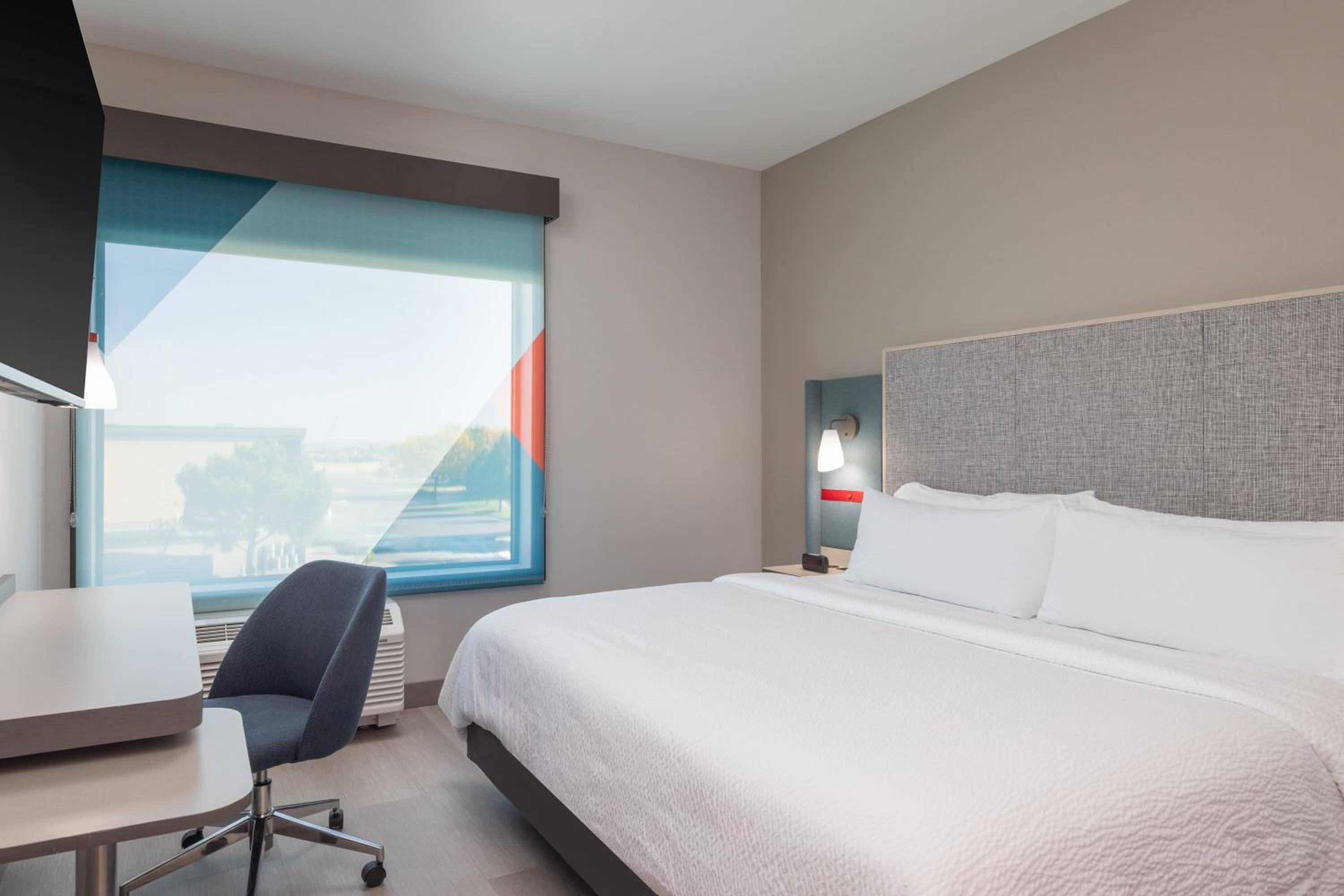 Standard King Room - Photo 5
