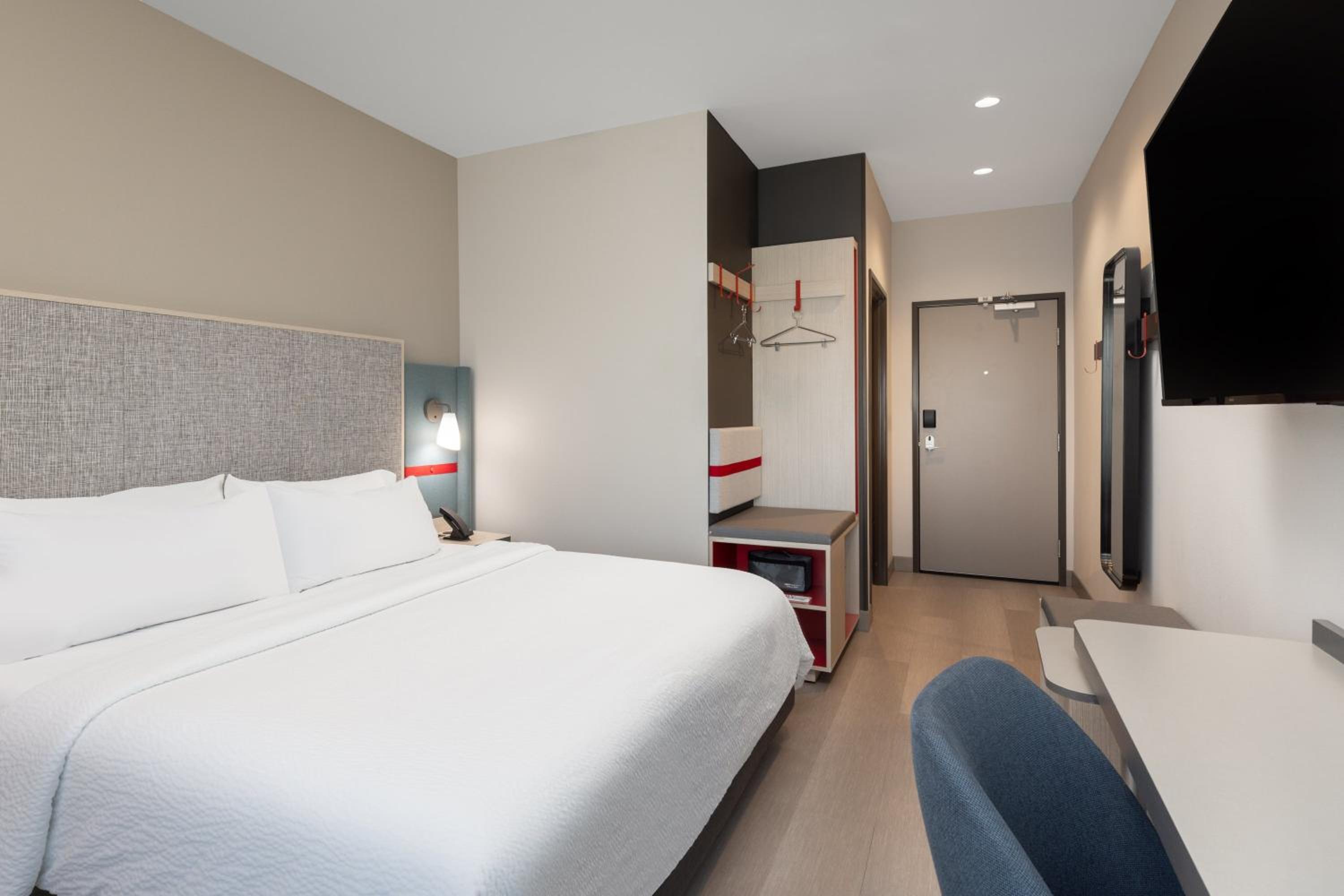 Standard King Room - Photo 6