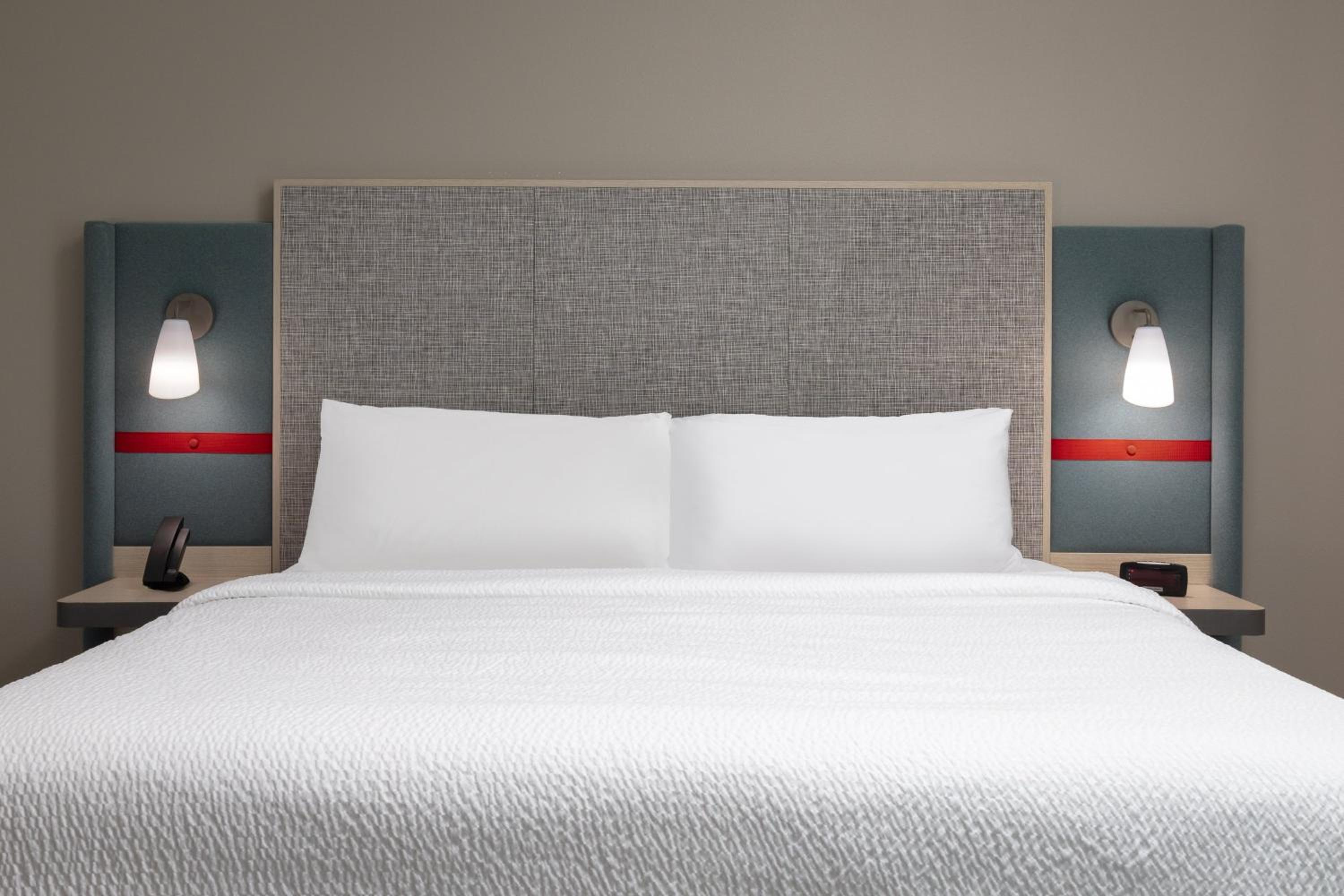 Standard King Room - Photo 7
