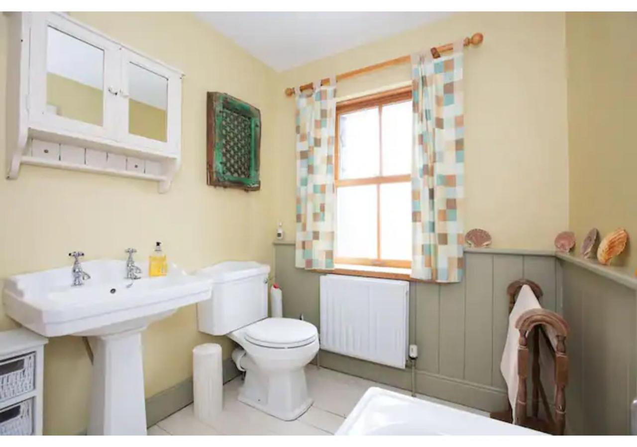 Four-Bedroom House photo 2