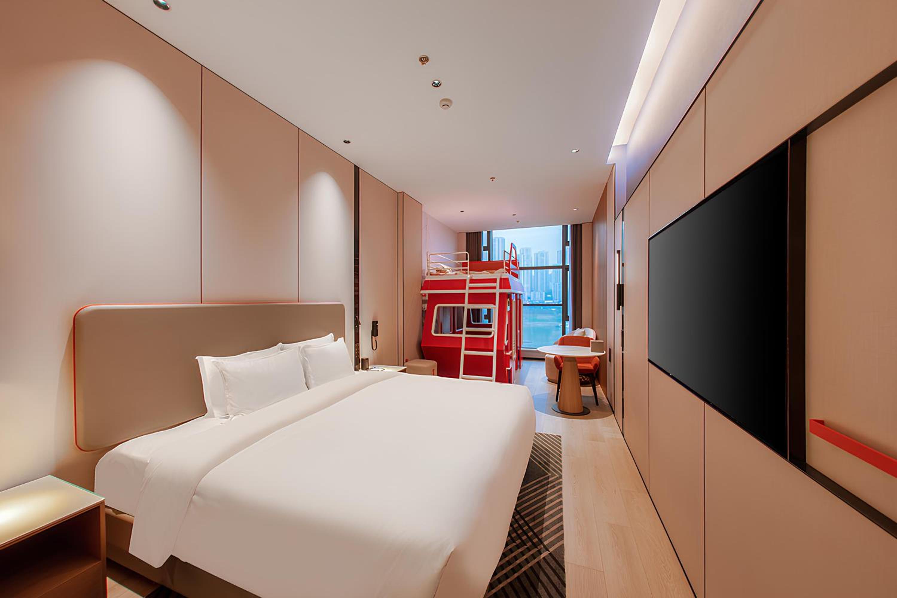 Standard King Room with River View - Kids Theme