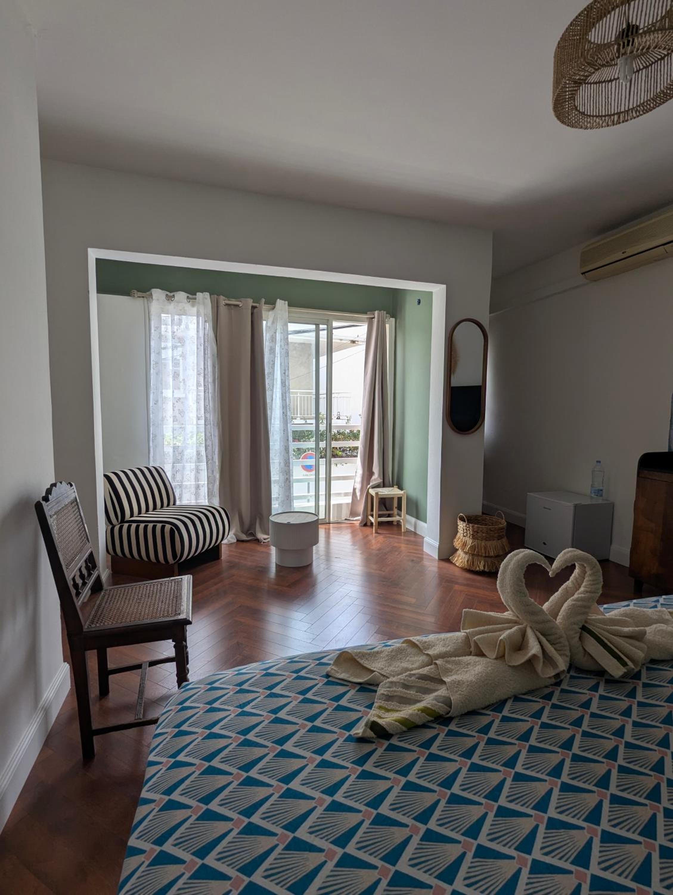 Deluxe Double Room (2 Adults + 1 Child)