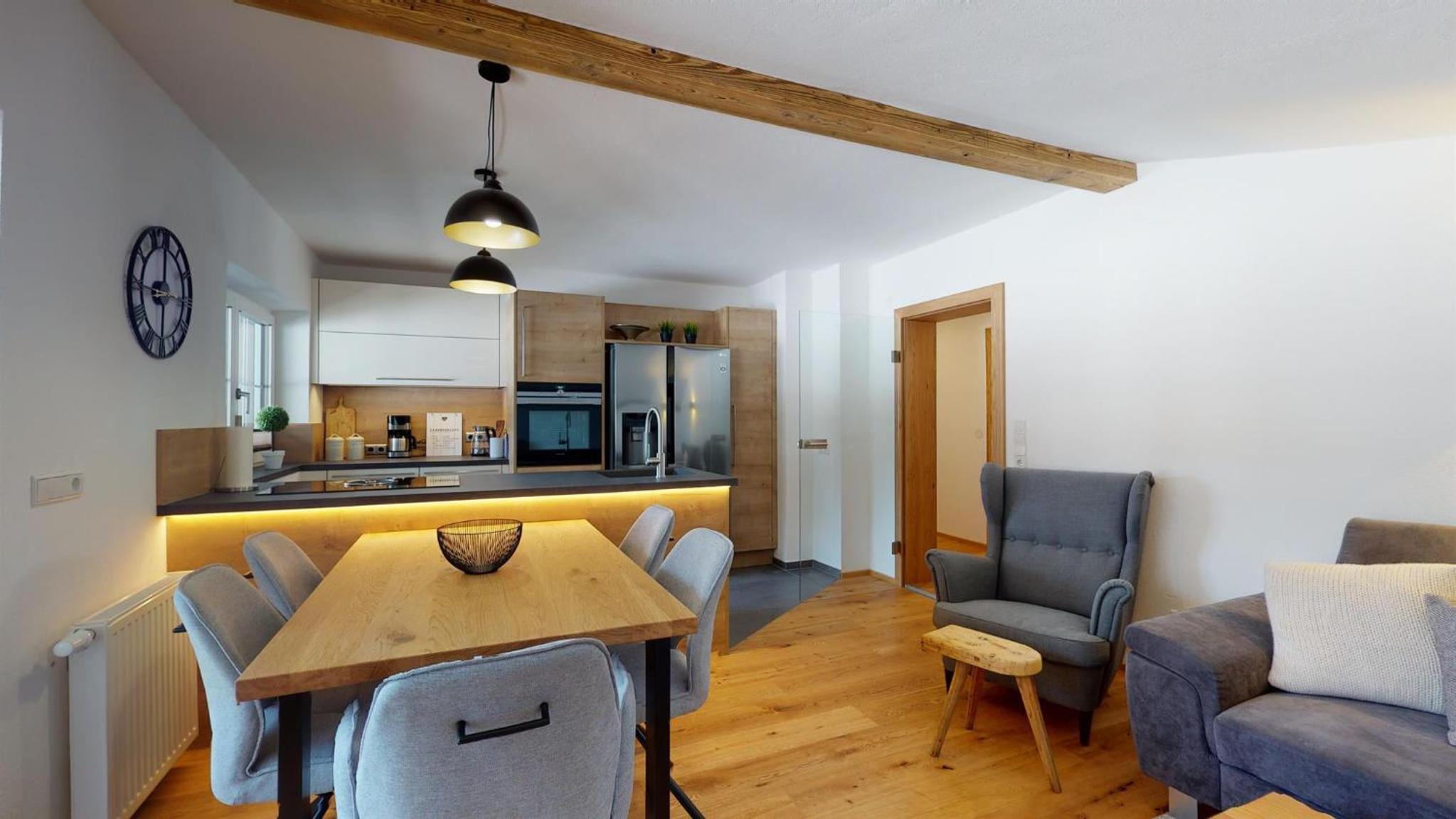 Two-Bedroom Apartment with Bath photo 2