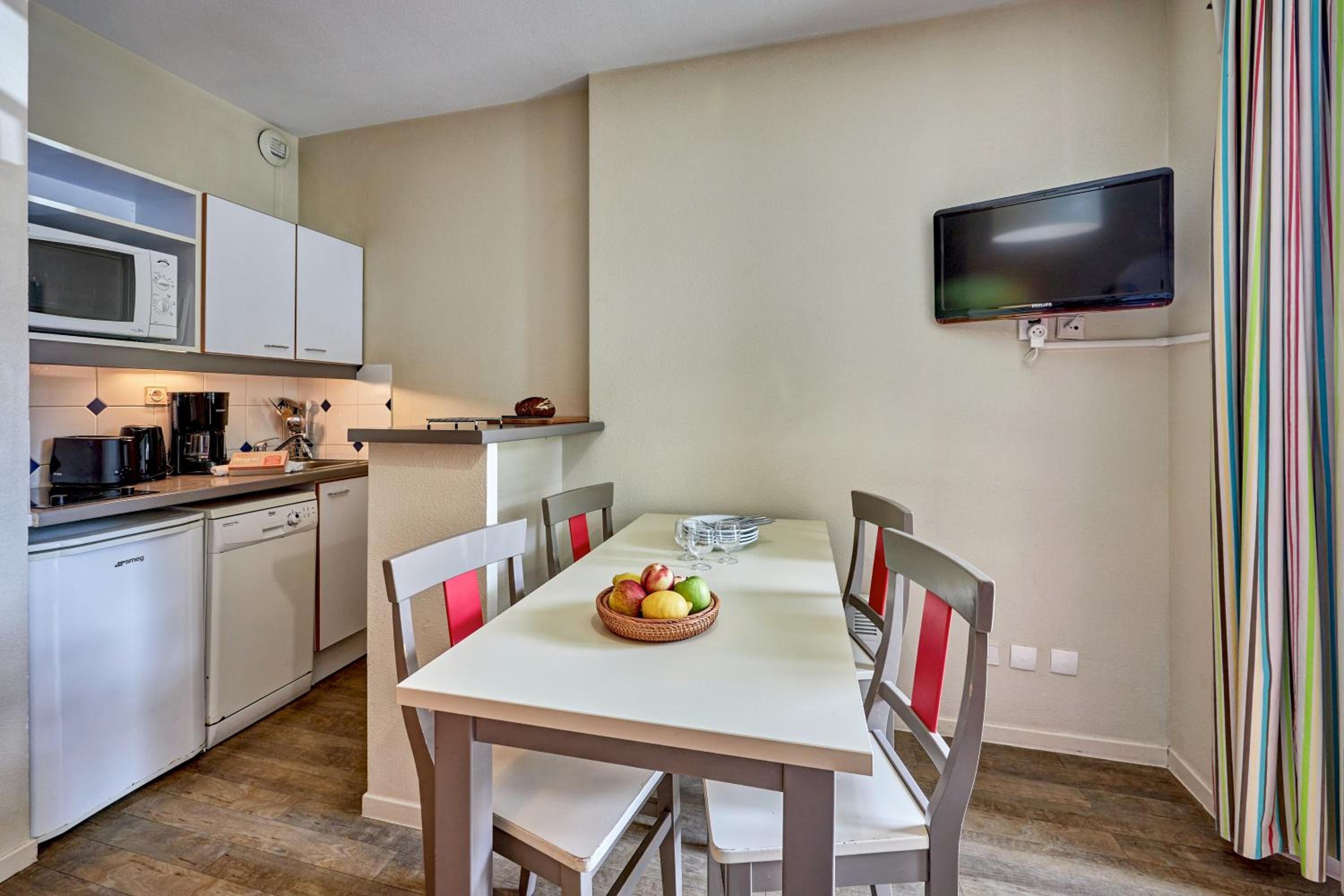 One-Bedroom Apartment with Balcony (4 People) photo 3